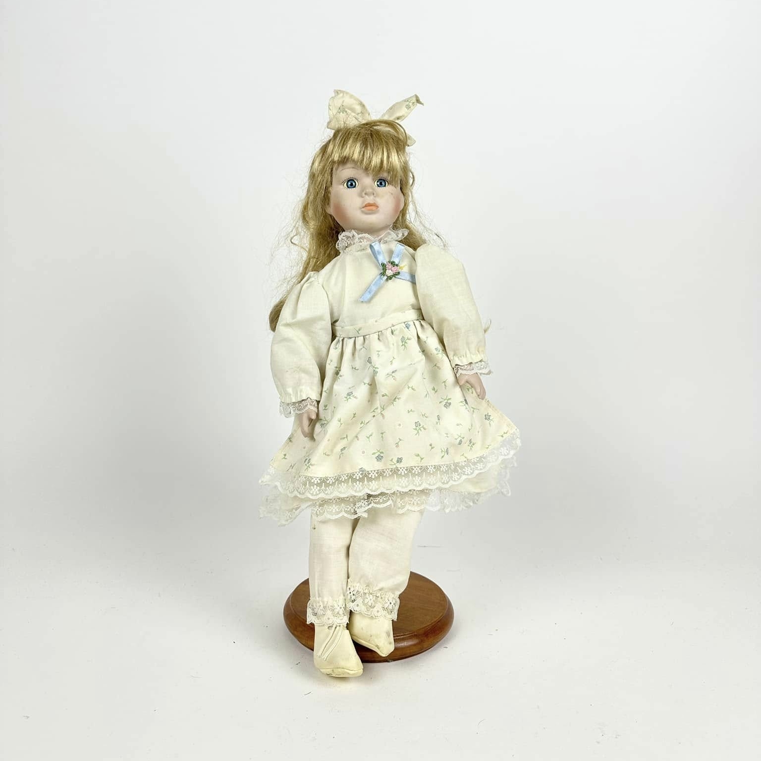 Лялька Дівчинка в бежевій сукні порцеляна/текстиль вінтаж  25