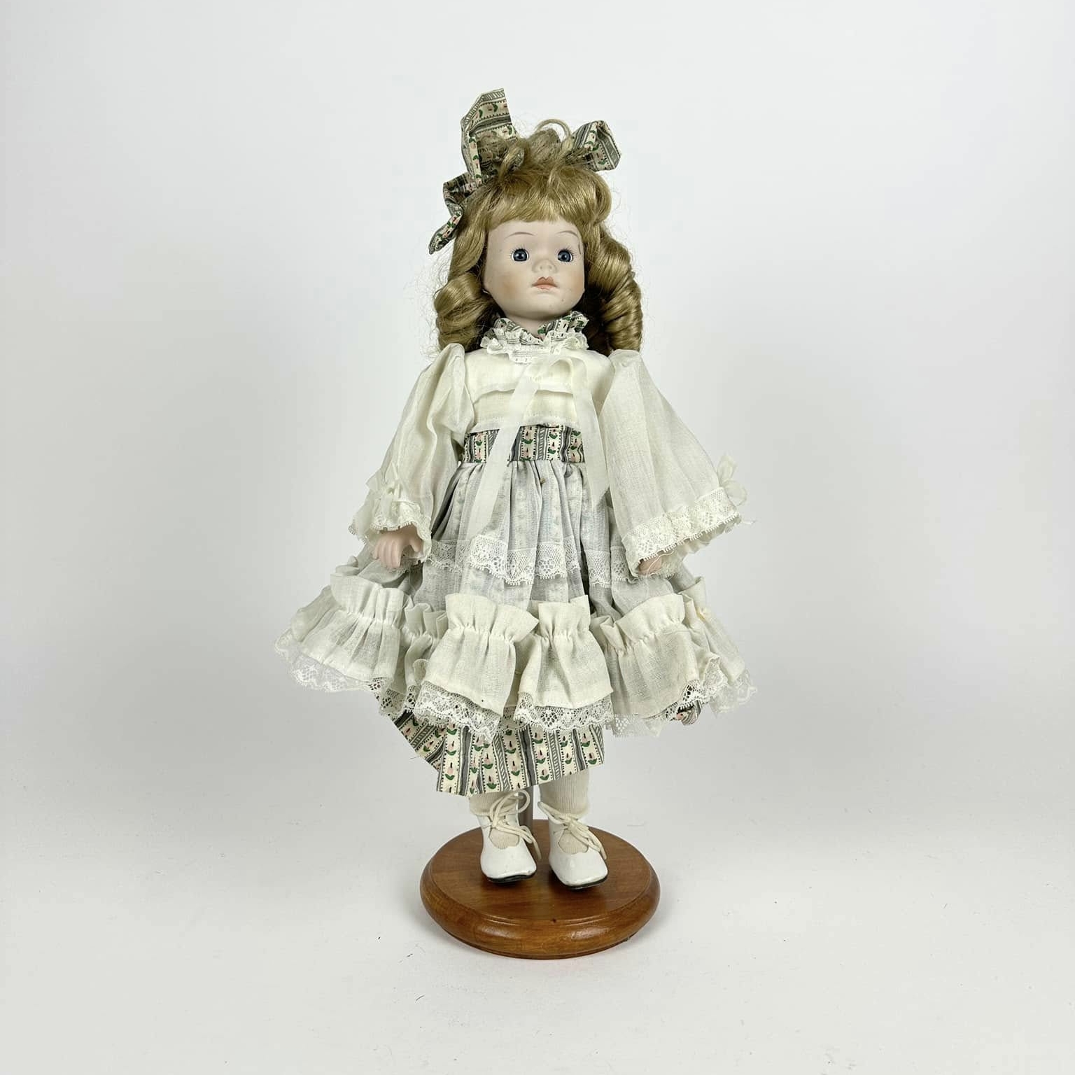 Лялька Дівчинка в бежевій сукні порцеляна/текстиль вінтаж  26