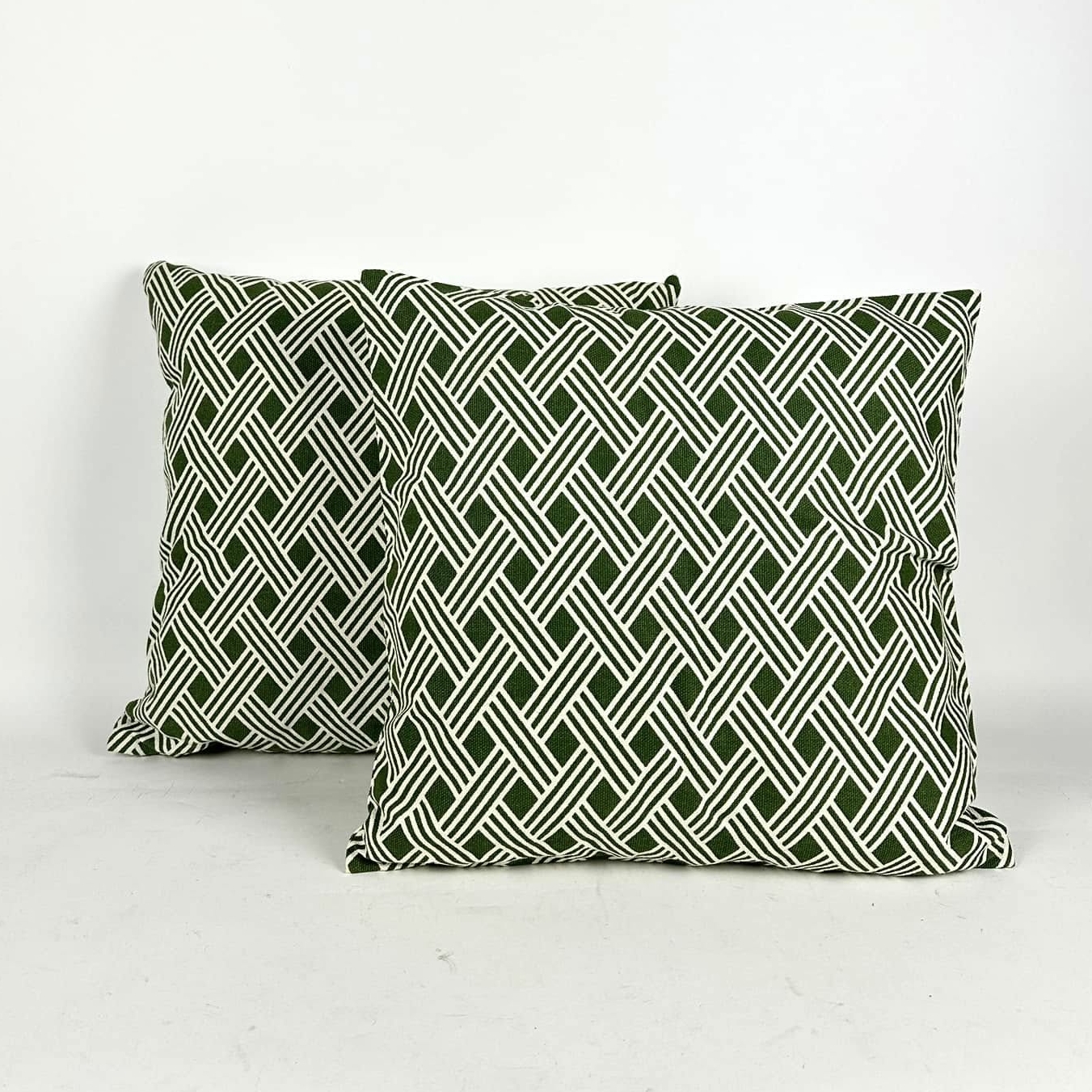Подушка декоративна Геометрія зелено-біла PW-477