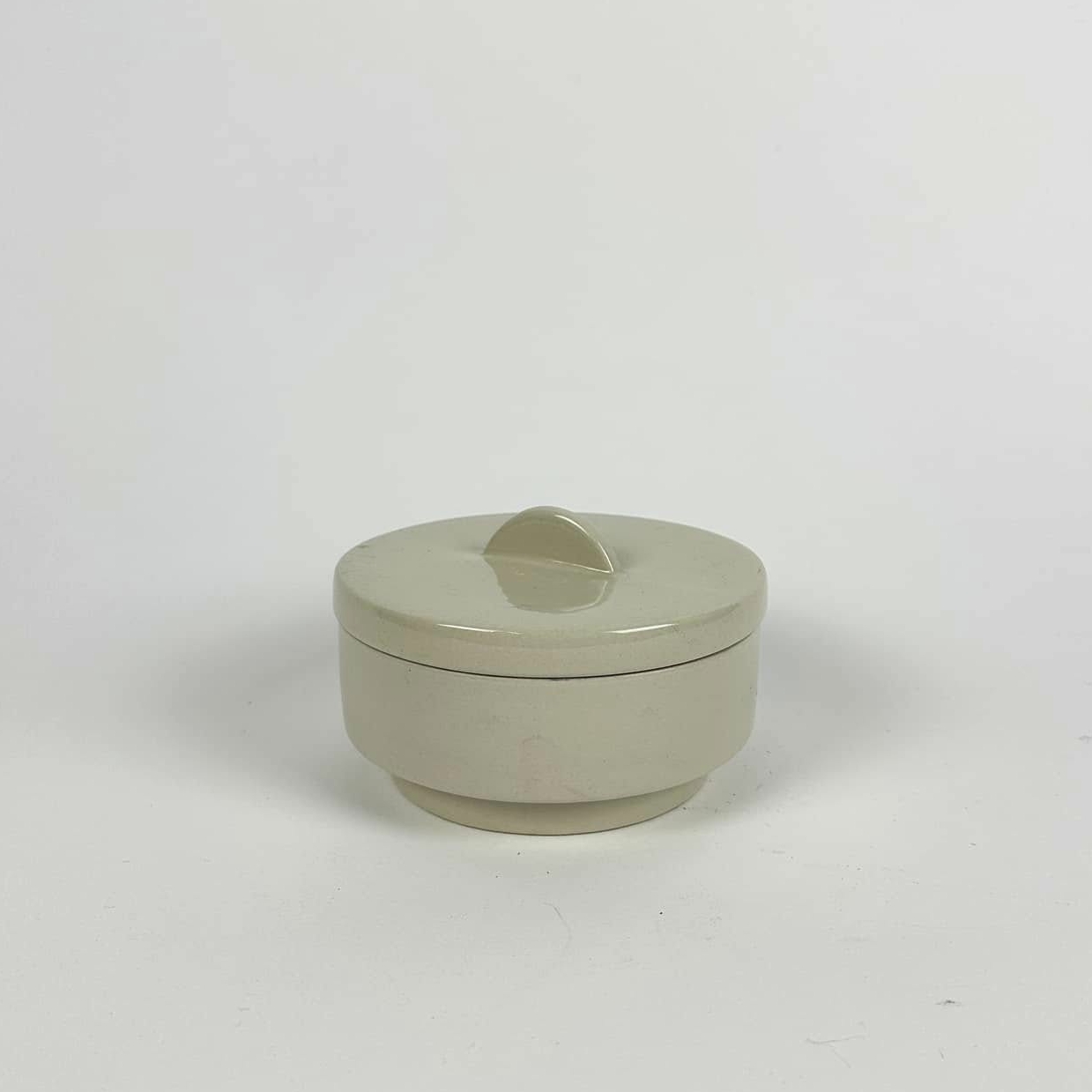 Шкатулка мінімалістична з кришкою беж кераміка BX-162
