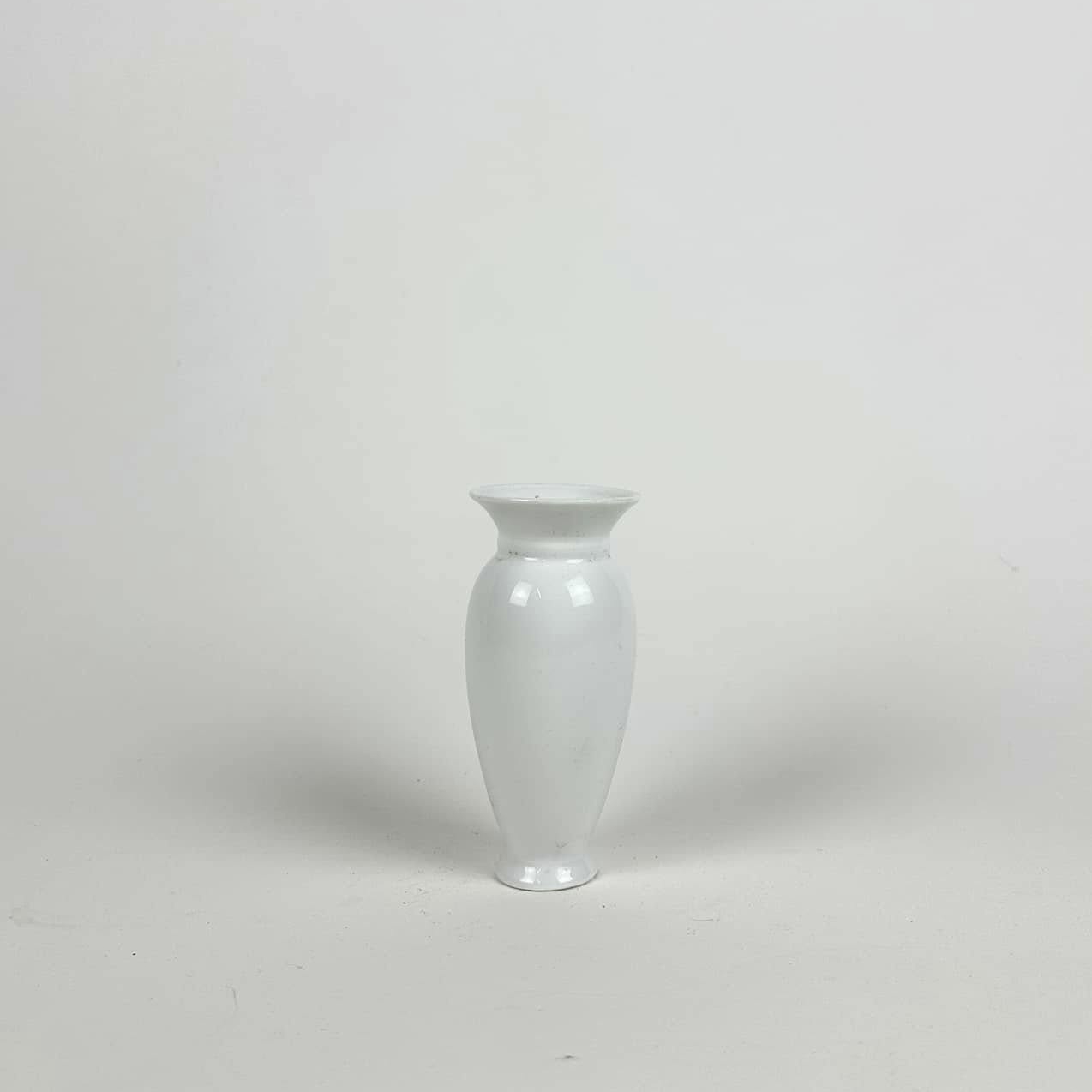 Ваза фігурна мала біла кераміка VA-552