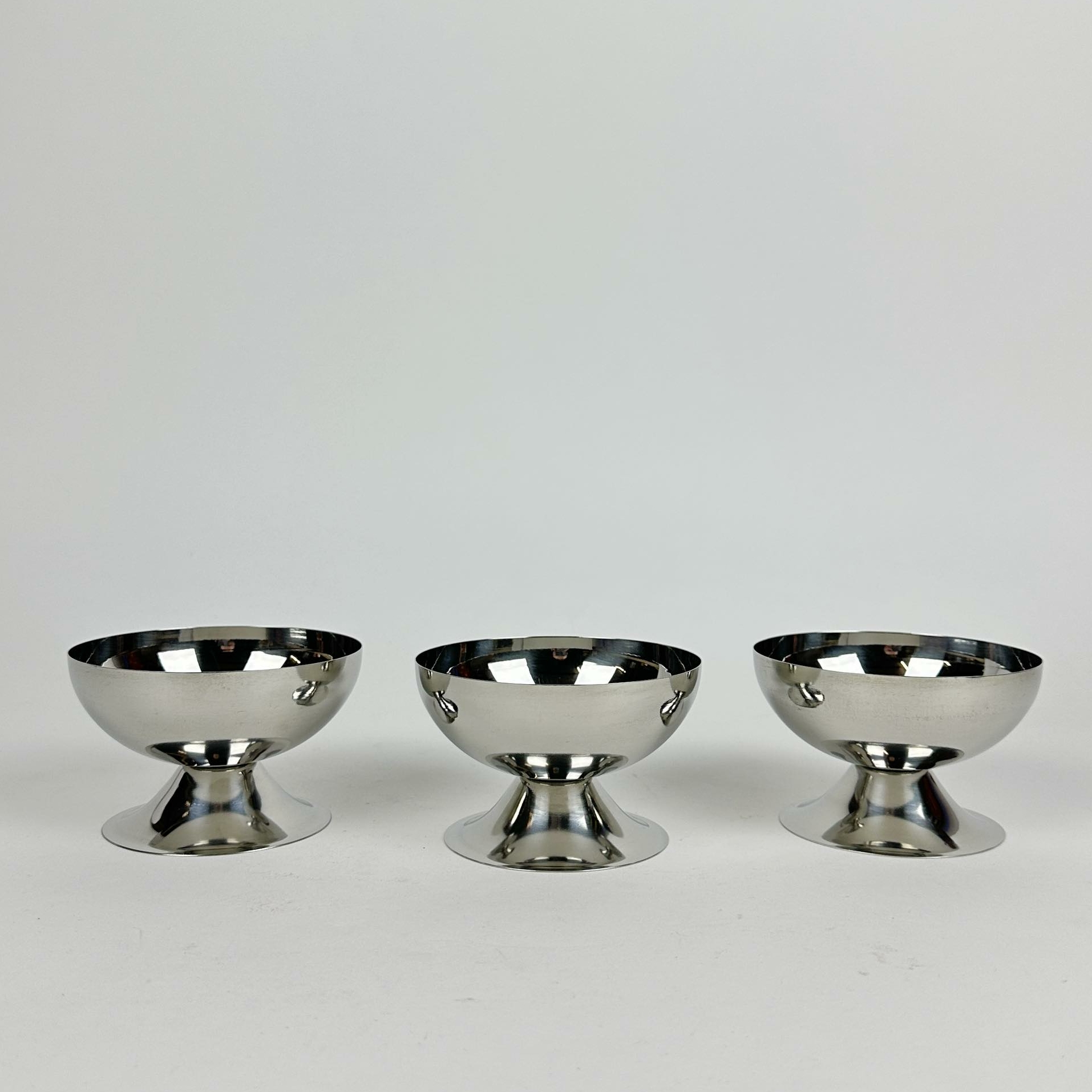 Креманка на широкій ніжці нерж сталь FP-049