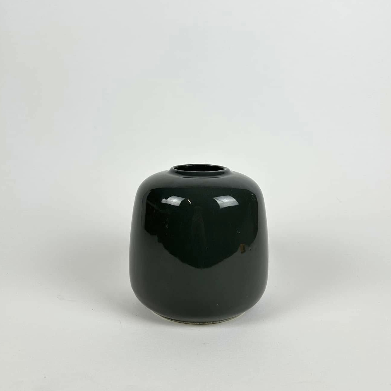 Ваза округла чорна кераміка VA-555