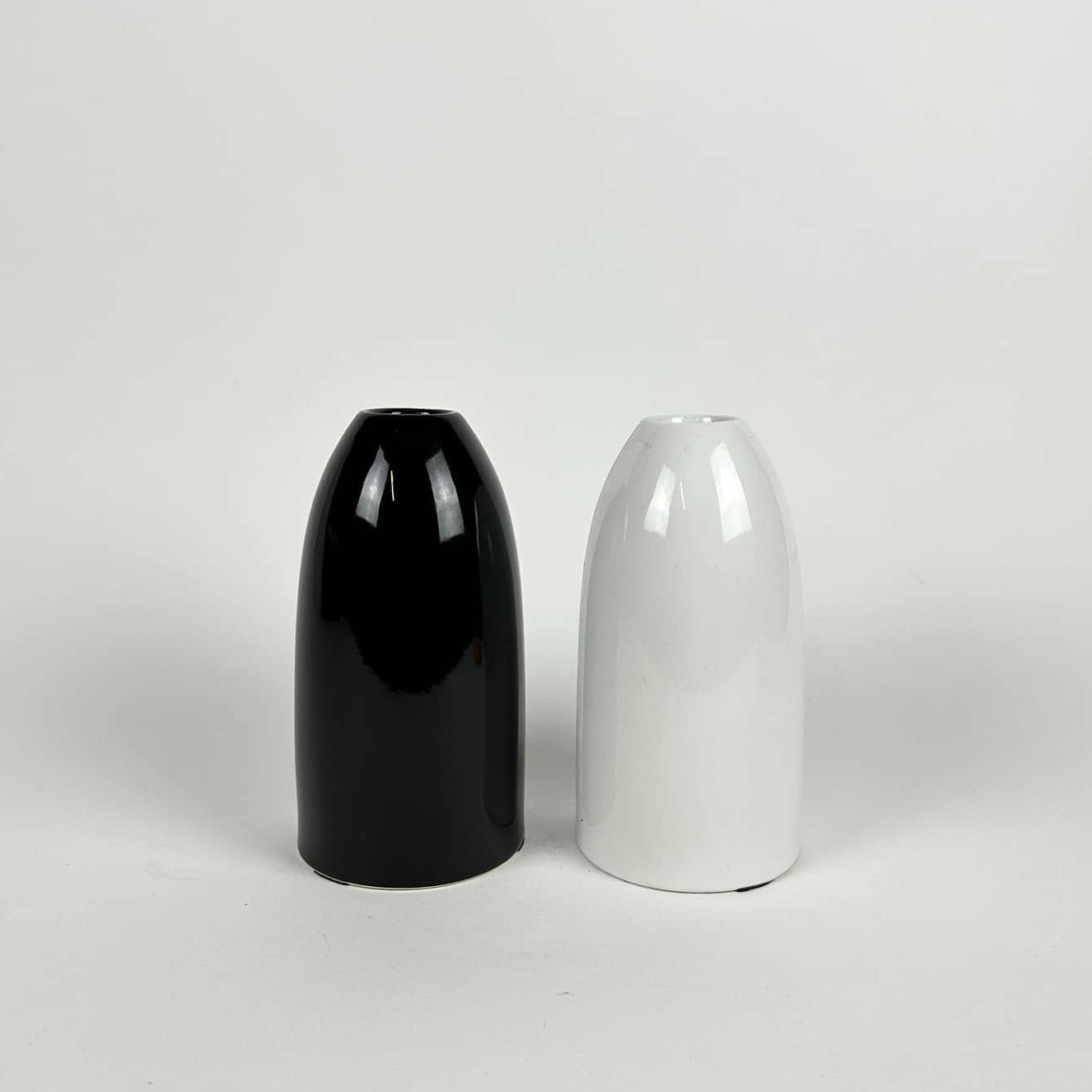 Ваза закруглена біла/чорна кераміка VA-560