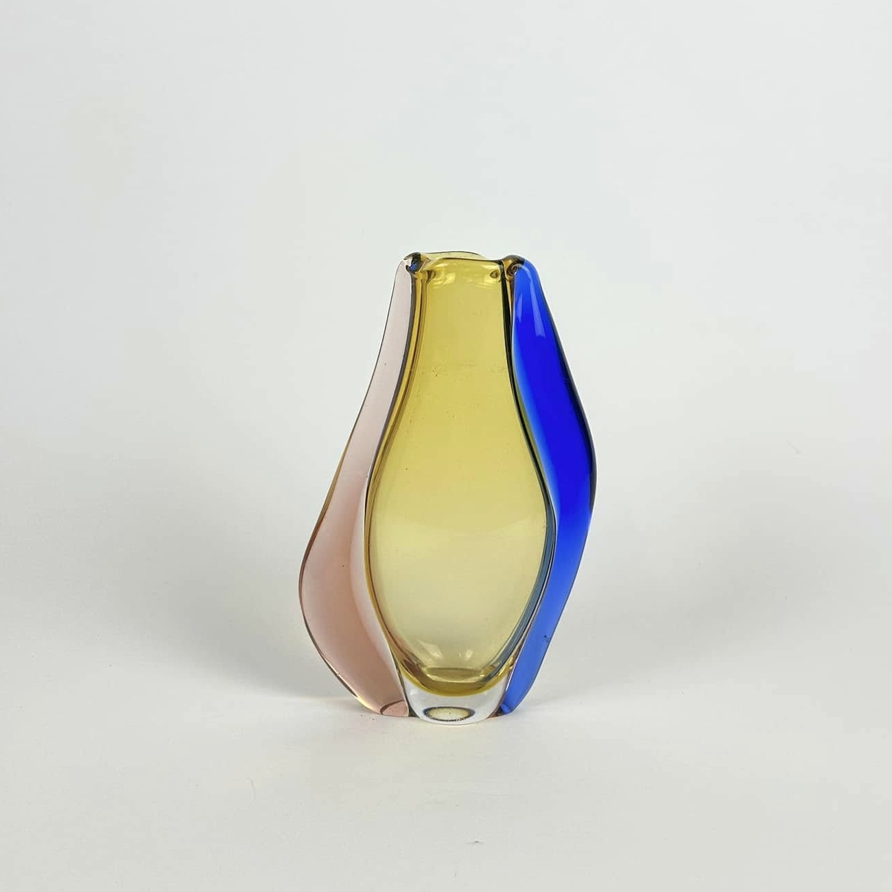 Ваза асиметрична 3-кольорова художнє скло VA-569