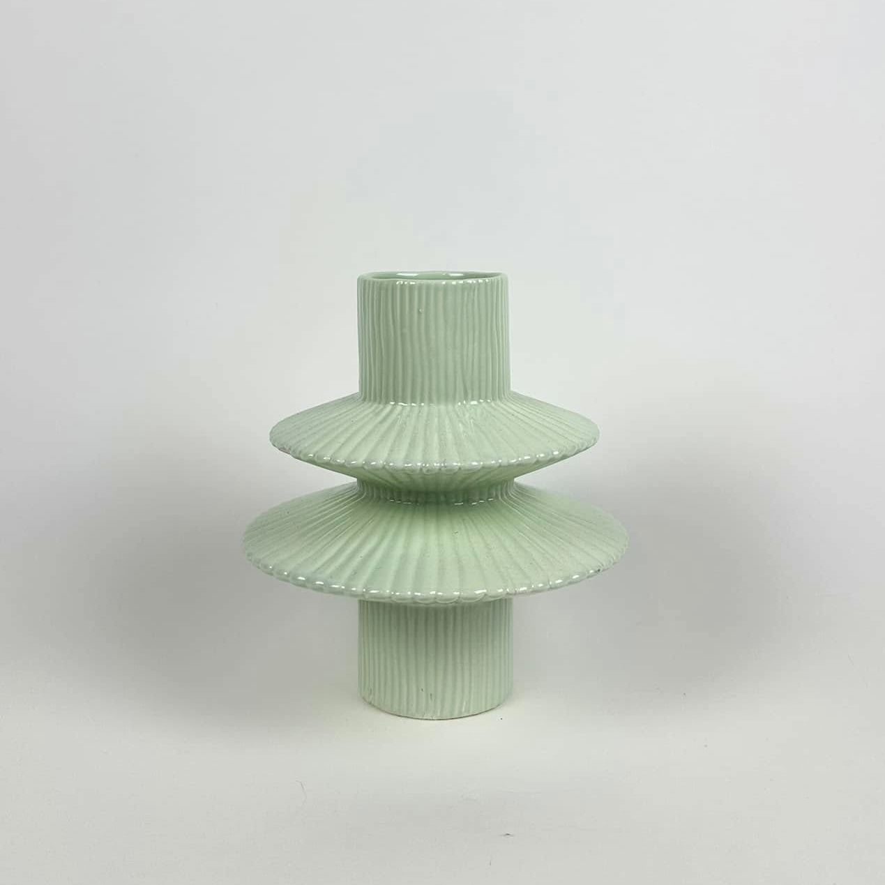 Ваза ребриста фігурна блідо-салатова кераміка VA-572