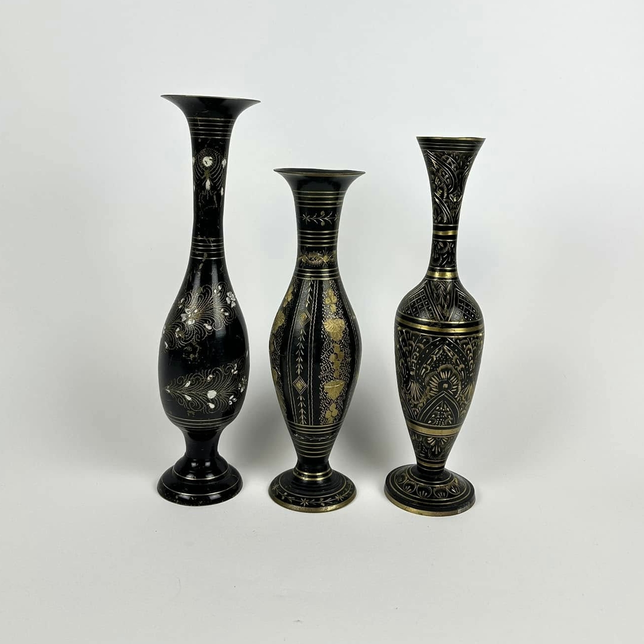 Ваза індійська з різбленим візерунком метал VA-583