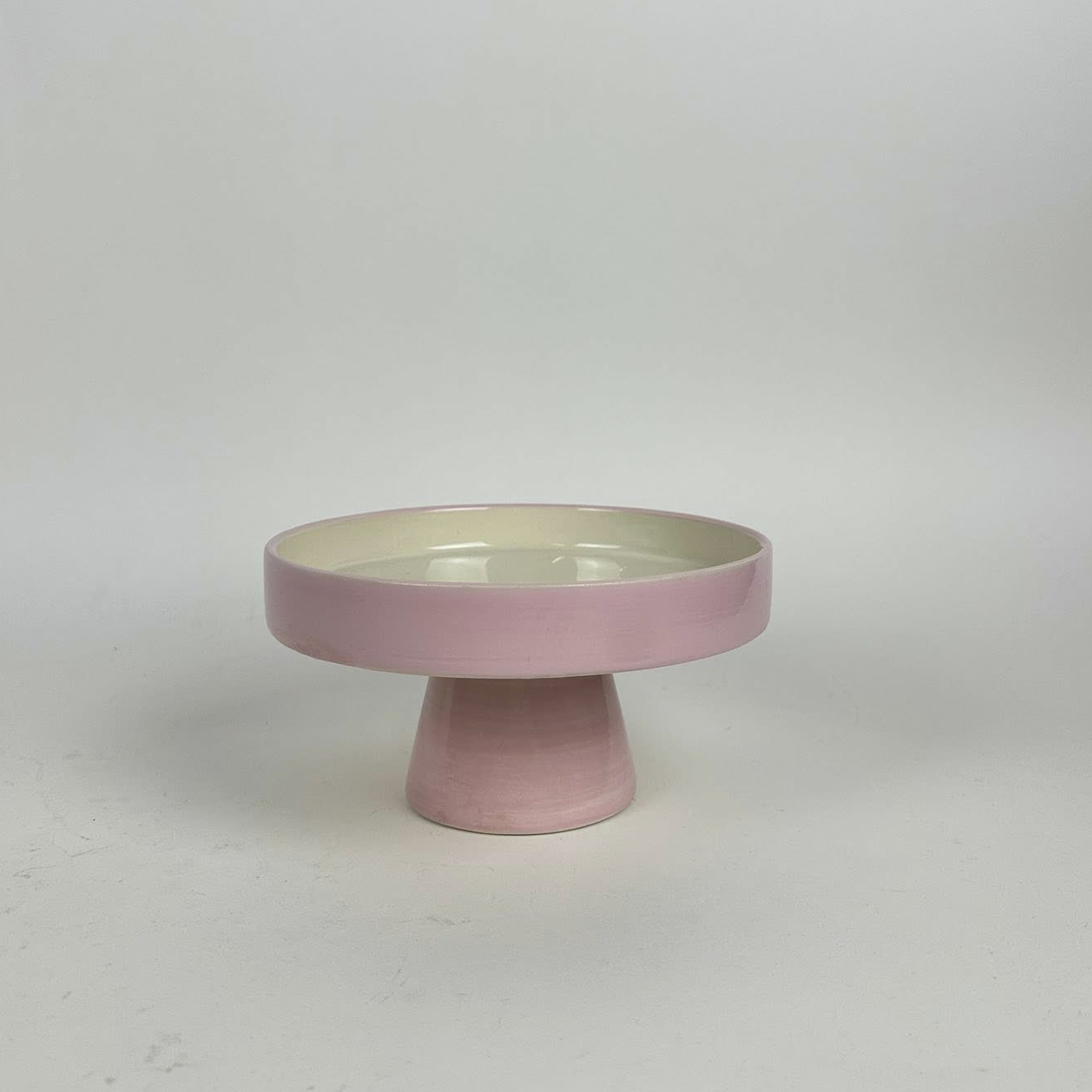 Блюдо на ніжці рожево-біле кераміка DT-046