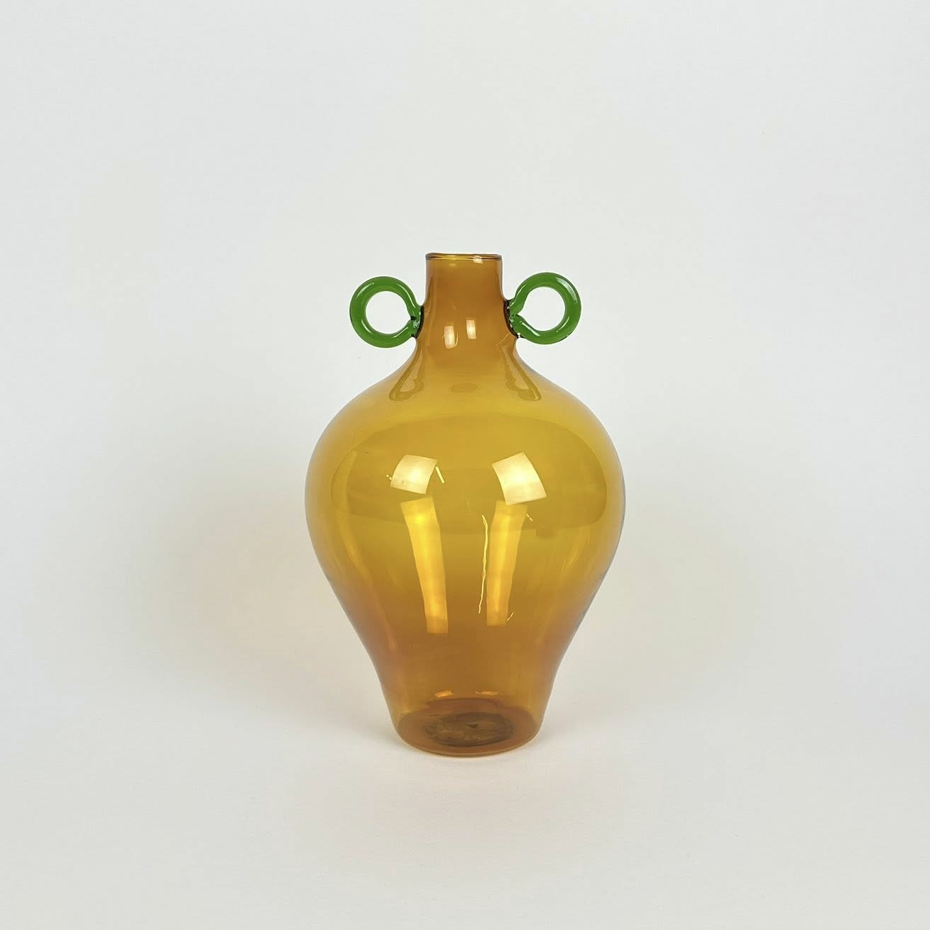 Ваза коричнева з зеленими вушками скло VA-594