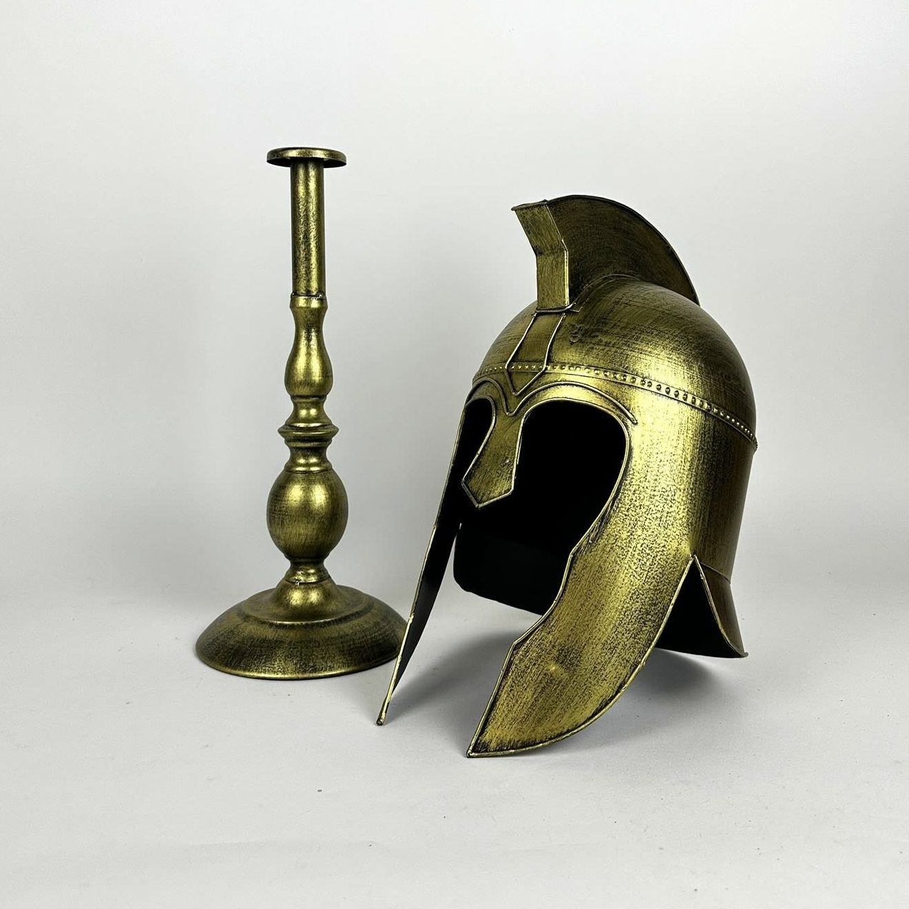 Спартанський шолом декоративний на підставці метал т-золото DE-679