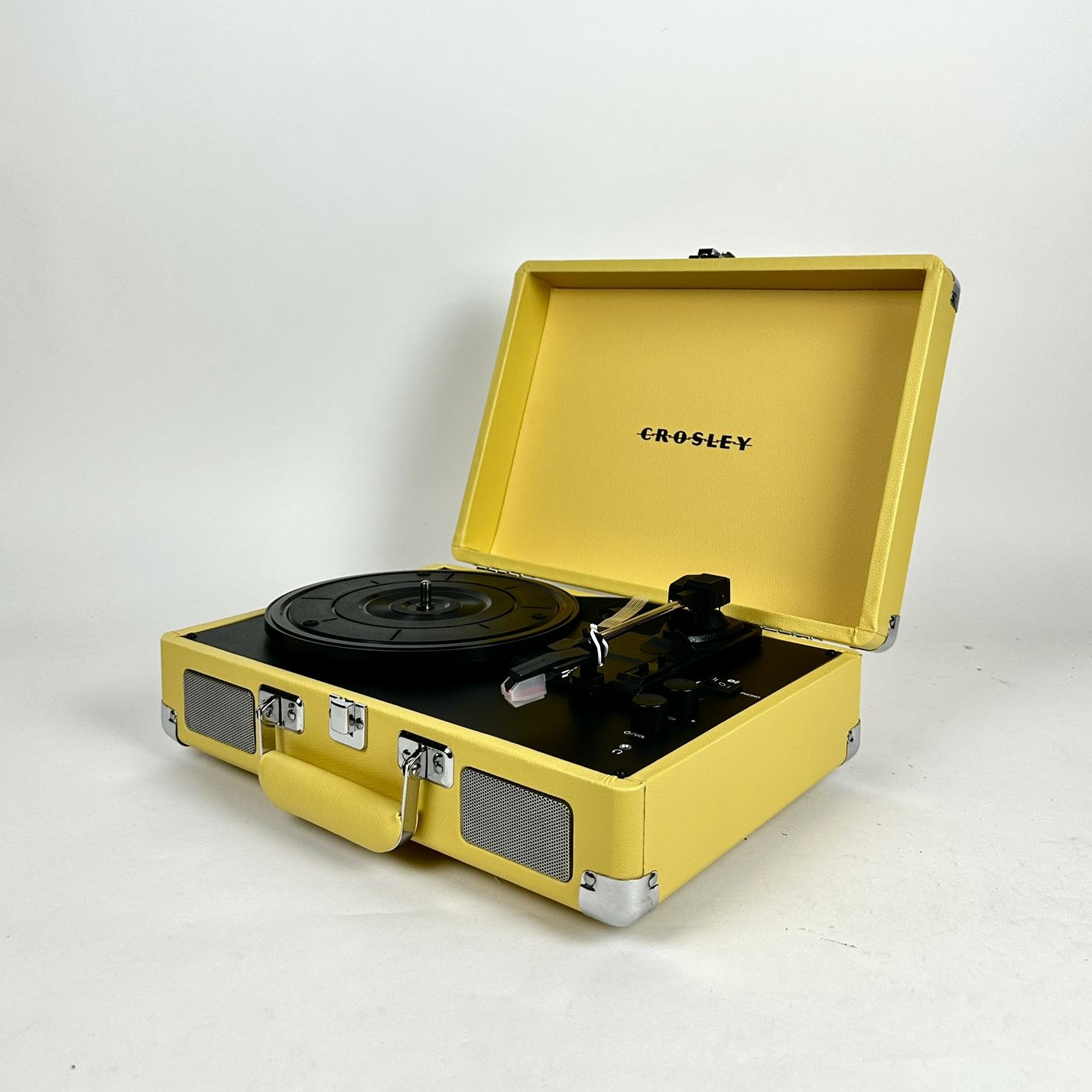 Програвач вінілу у валізі Crosley жовтий AU-069