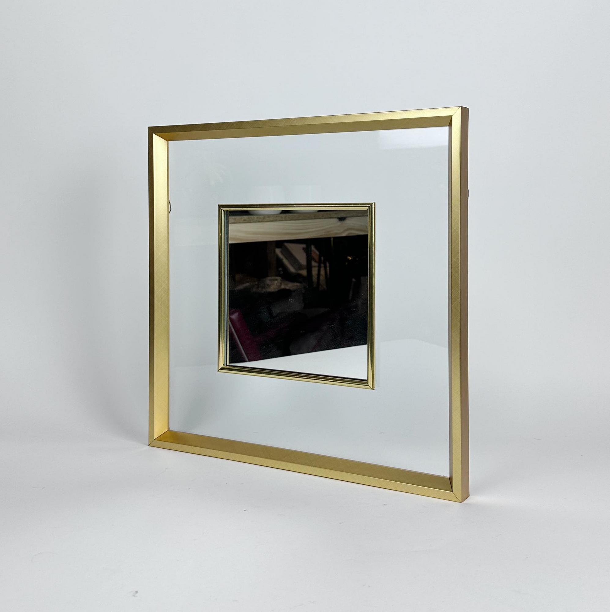 Дзеркало квадратне в золотій рамі зі скляним прозорим паспарту MR-050