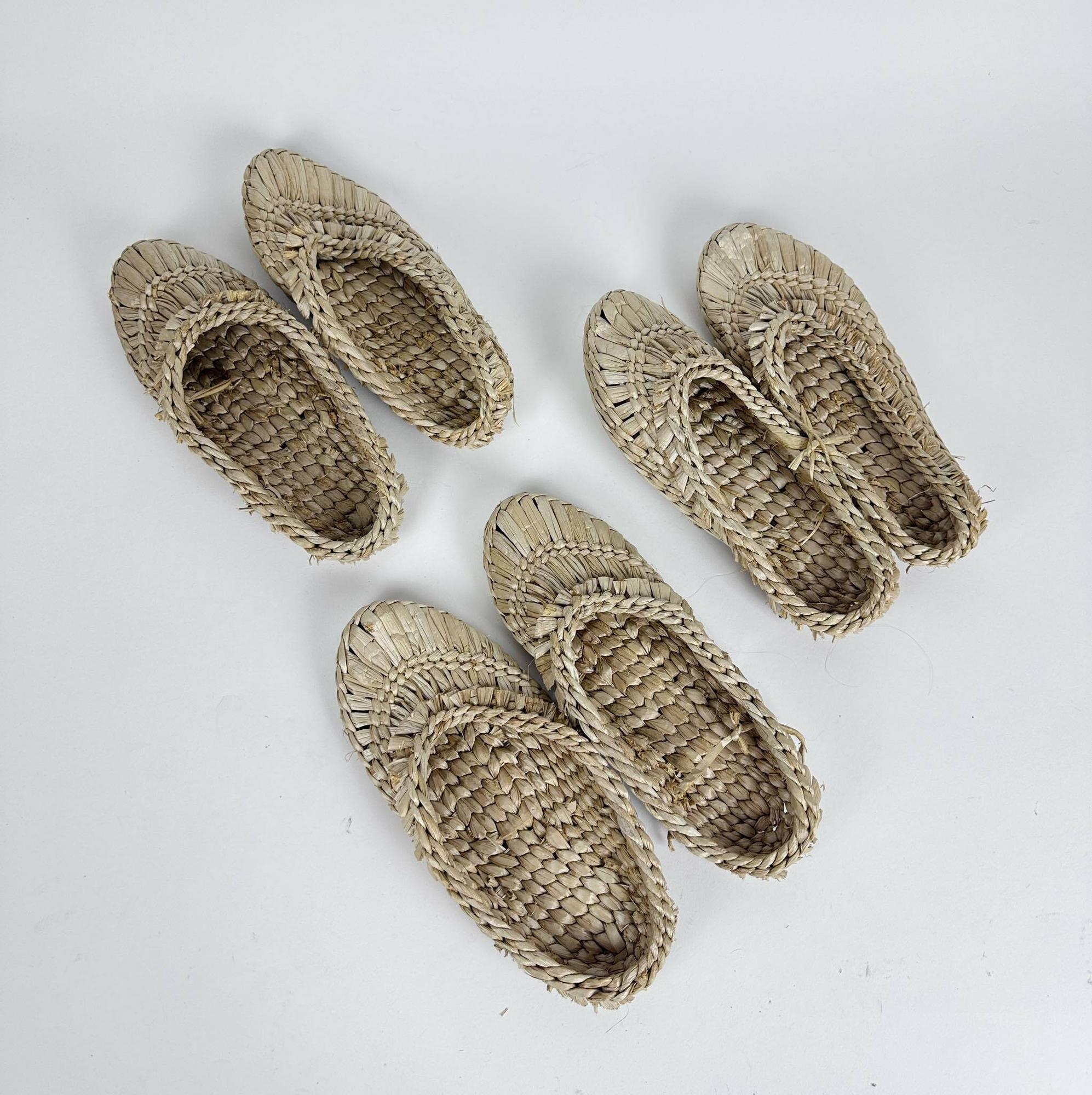 Капці плетені з рогозу