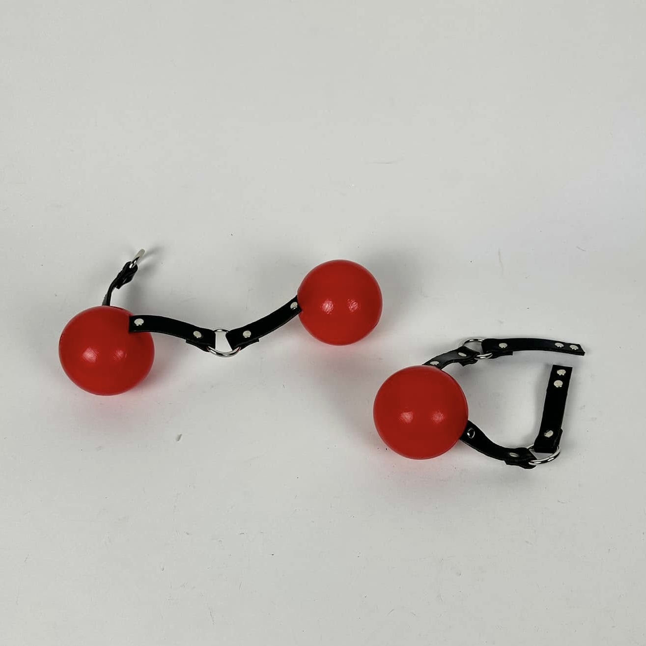 Кляп у рот БДСМ декоративний червоно-чорний