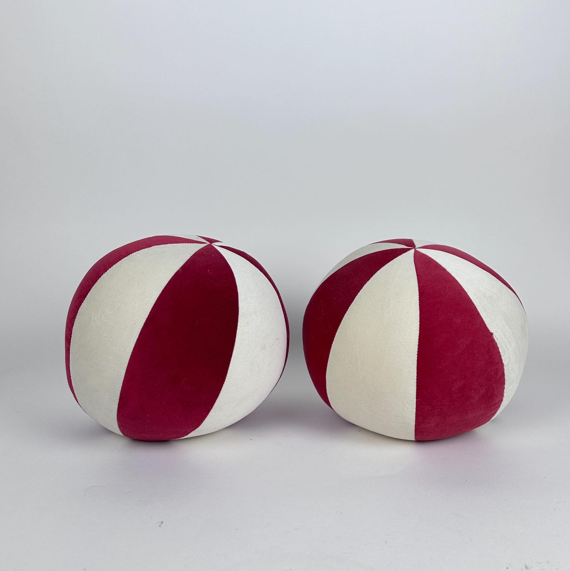 Подушка-іграшка Карамелька біло-червона велюр PW-483