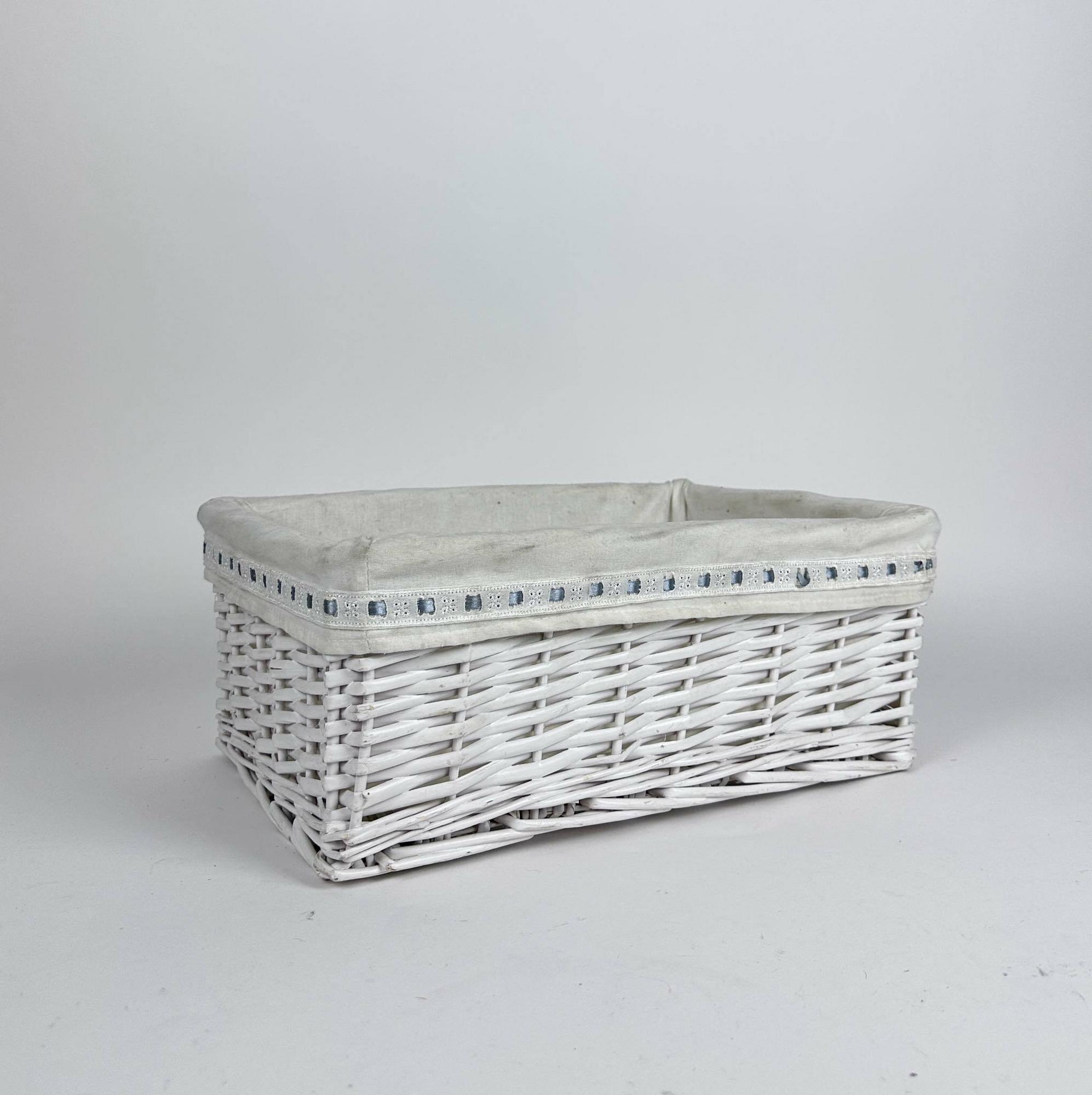 Кошик для дрібничок прямокутний білий плетений лоза/тканина BA-176