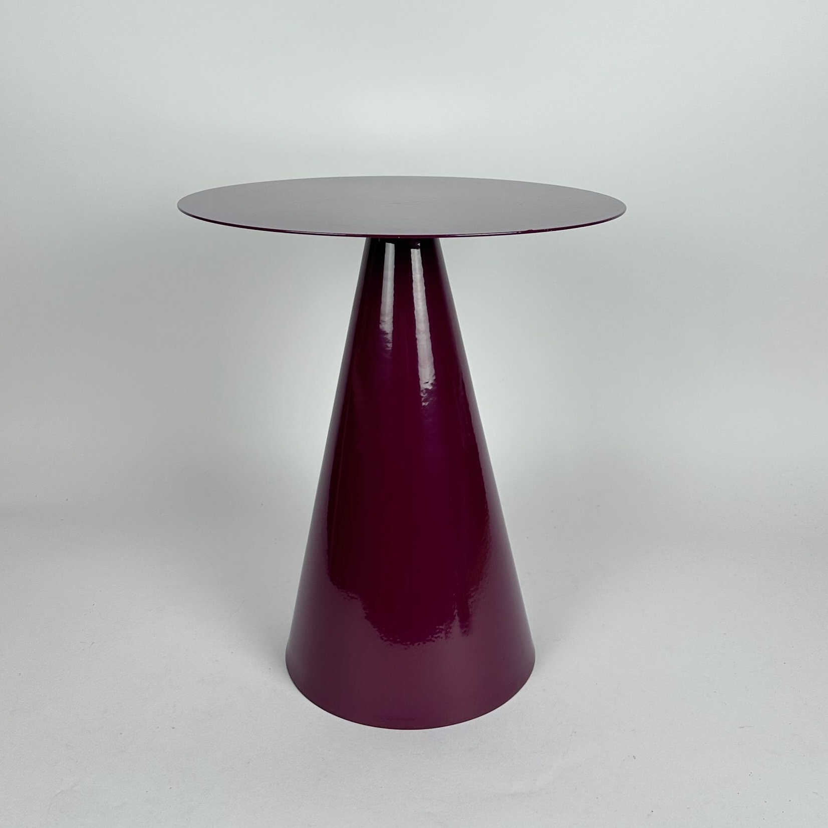 Кавовий столик бордо круглий основа конус метал TB-887