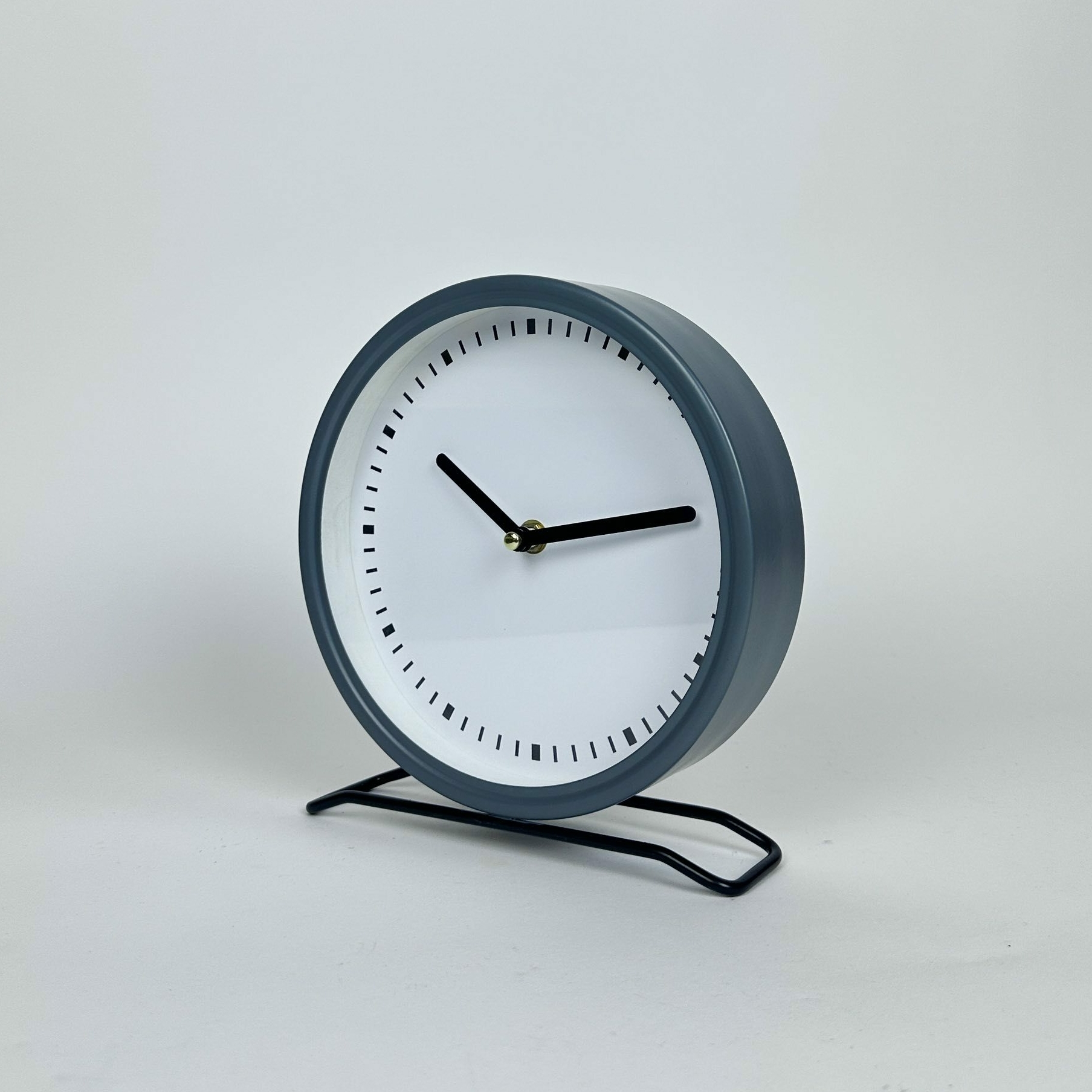 Годинник настільний круглий сірий WH-167