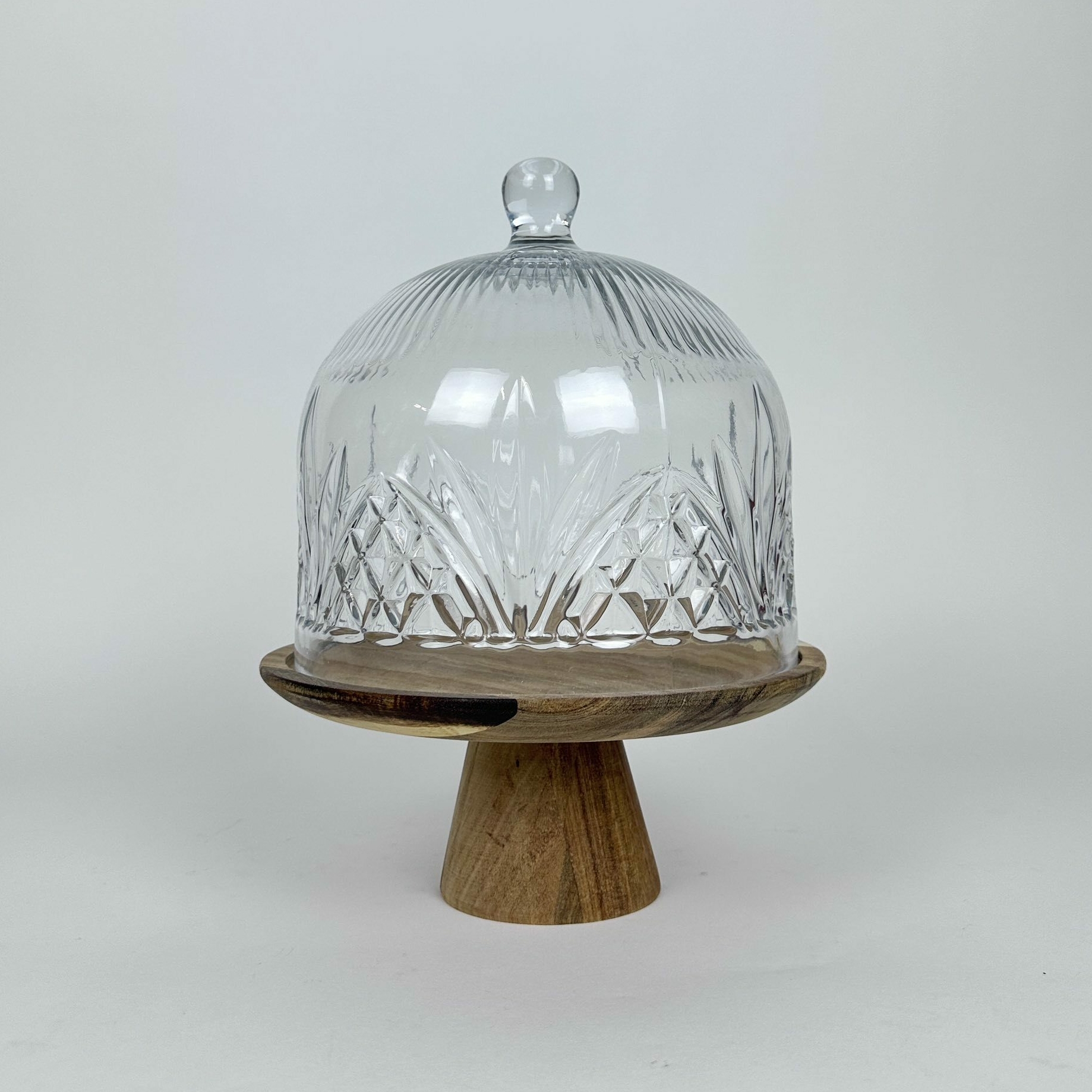 Тортниця/блюдо на ніжці з ковпаком рельєфне прозоре скло / дерево DT-048