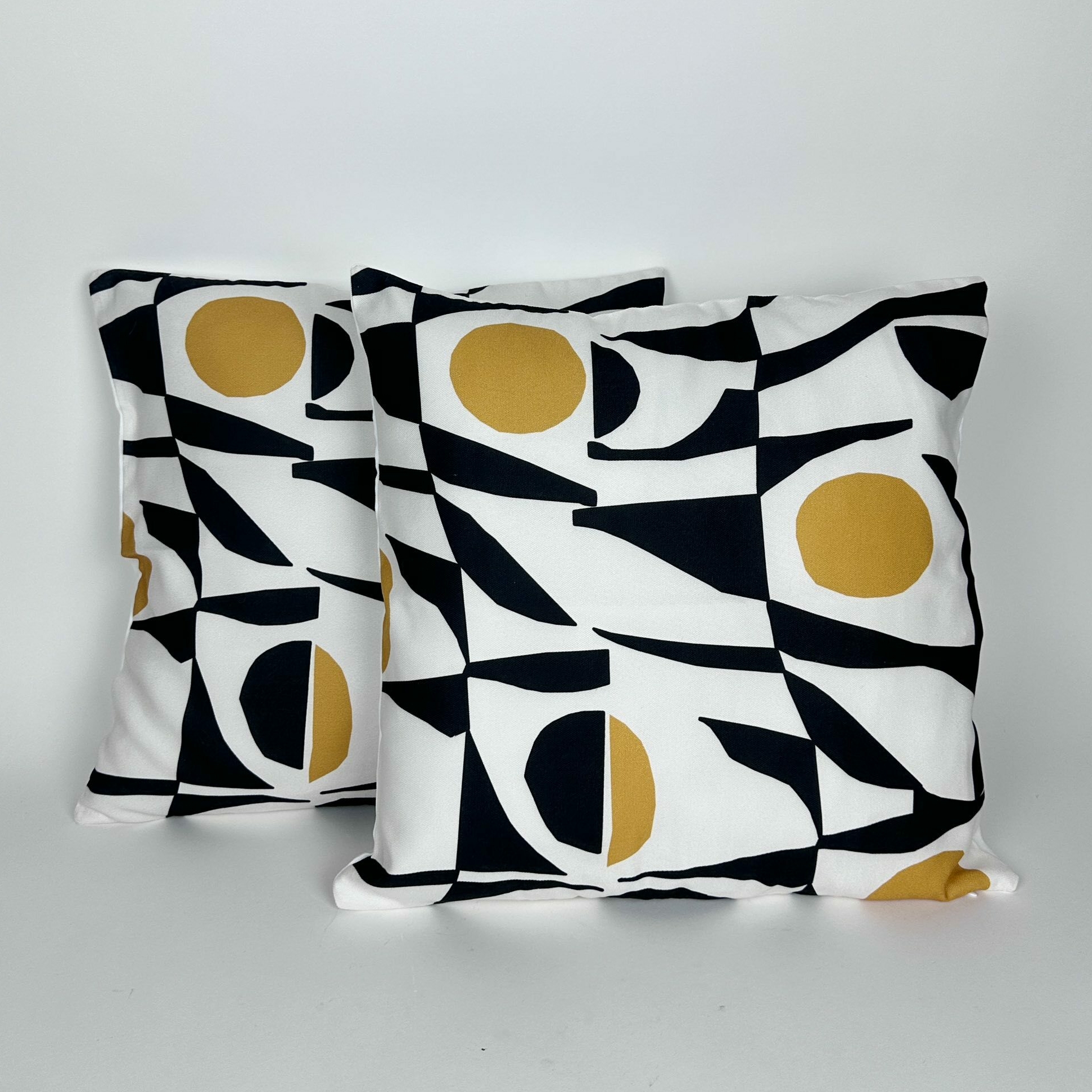 Подушка декоративна абстрактний принт чорний/охра/білий PW-496