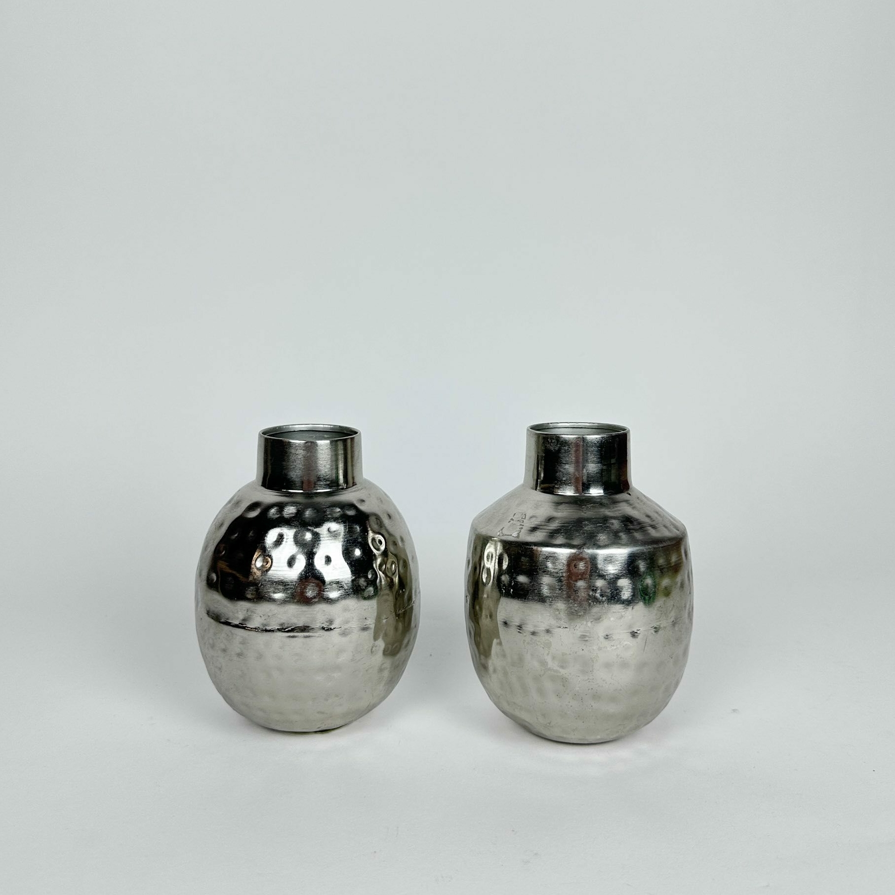 Ваза з крапками метал VA-615