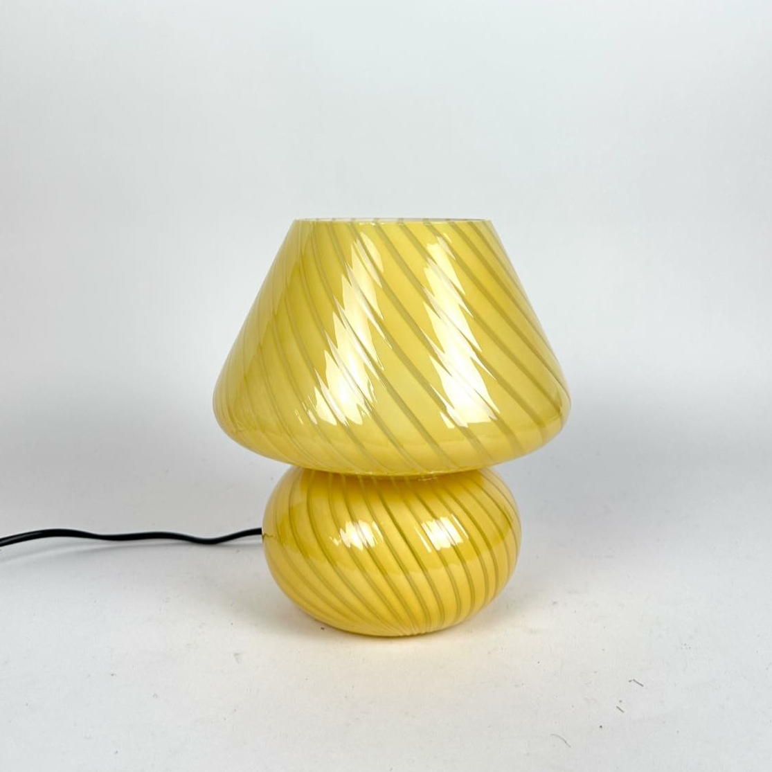 Лампа настільна кольорове скло жовта LT-344