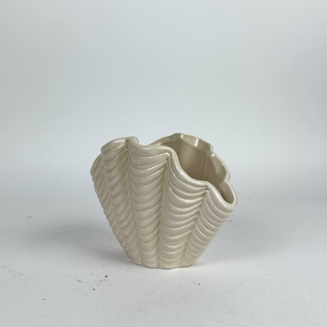 Ваза Мушля беж кераміка VA-628