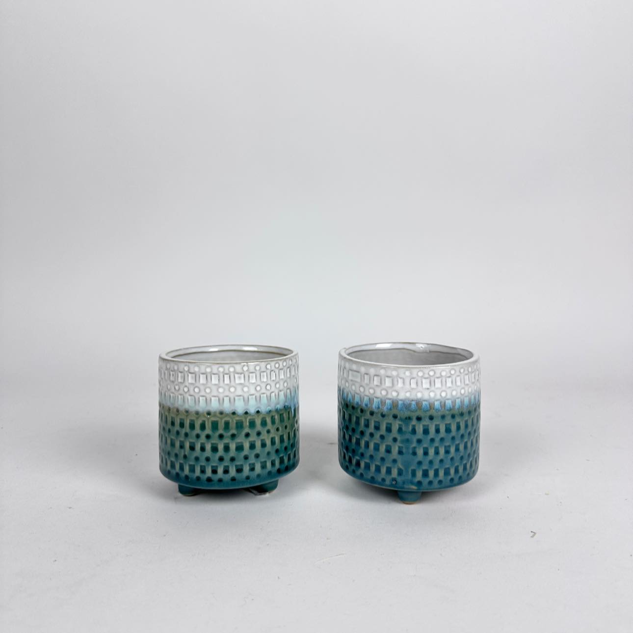 Кашпо кераміка рельєф сіро-зелена