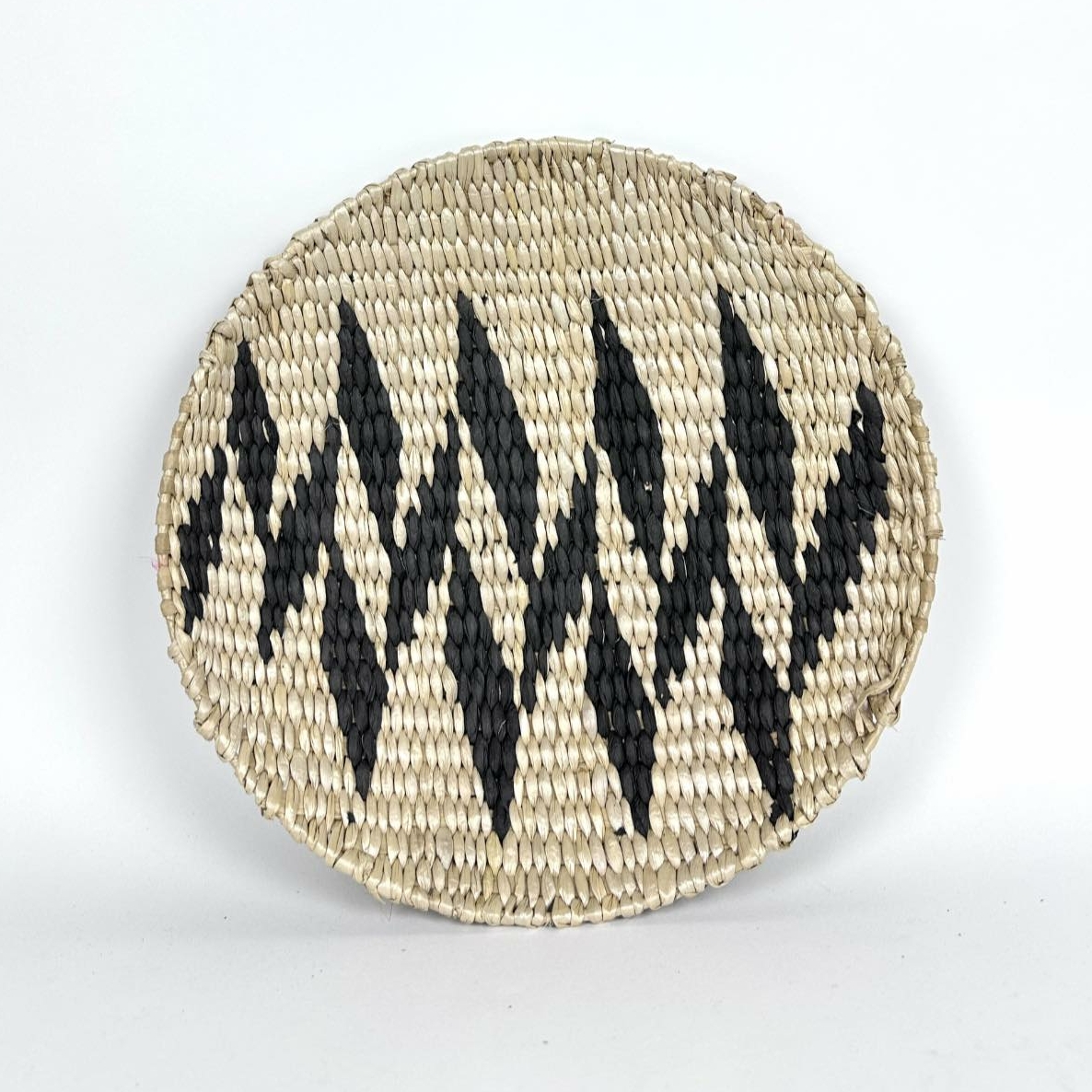 Піднос круглий плетений очерет чорний візерунок TR-179