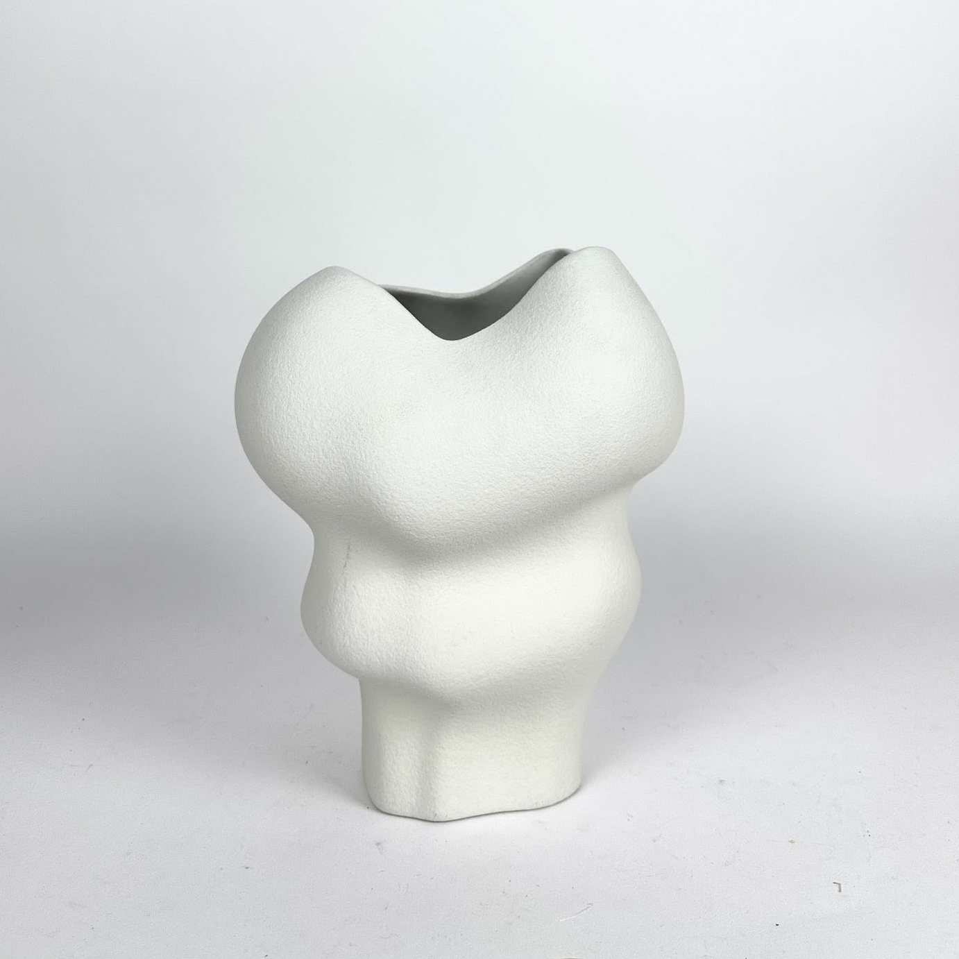 Ваза асиметрична біла кераміка VA-626