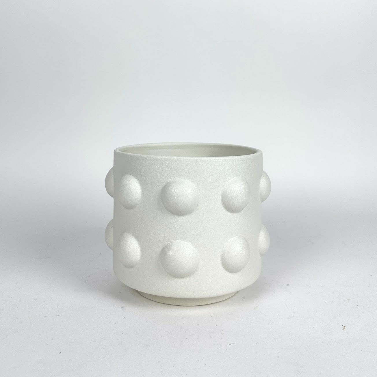 Ваза циліндрична з випуклим декором напівкулі біла кераміка VA-639