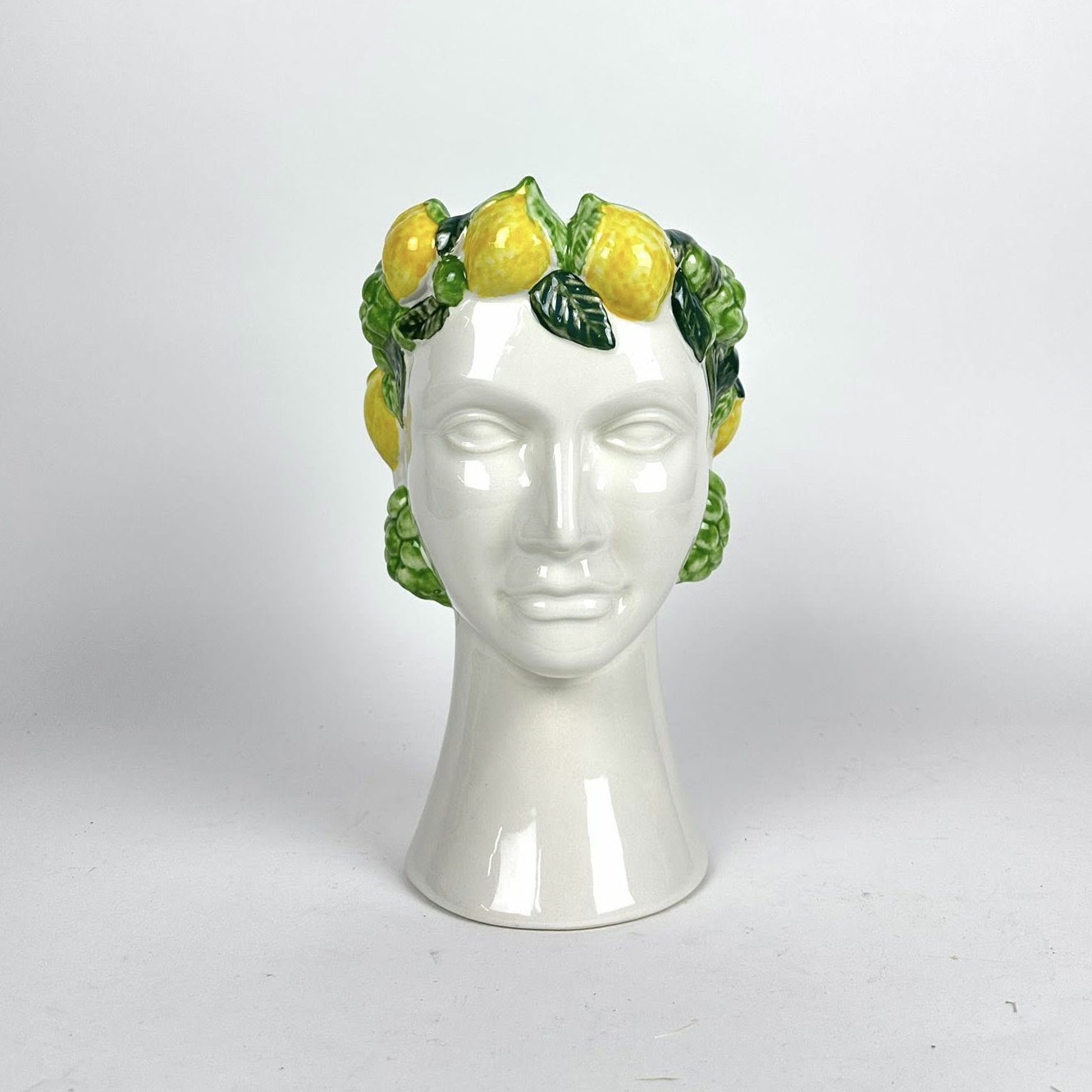 Ваза Дівчина у вінку з лимонів та винограду кераміка VA-641