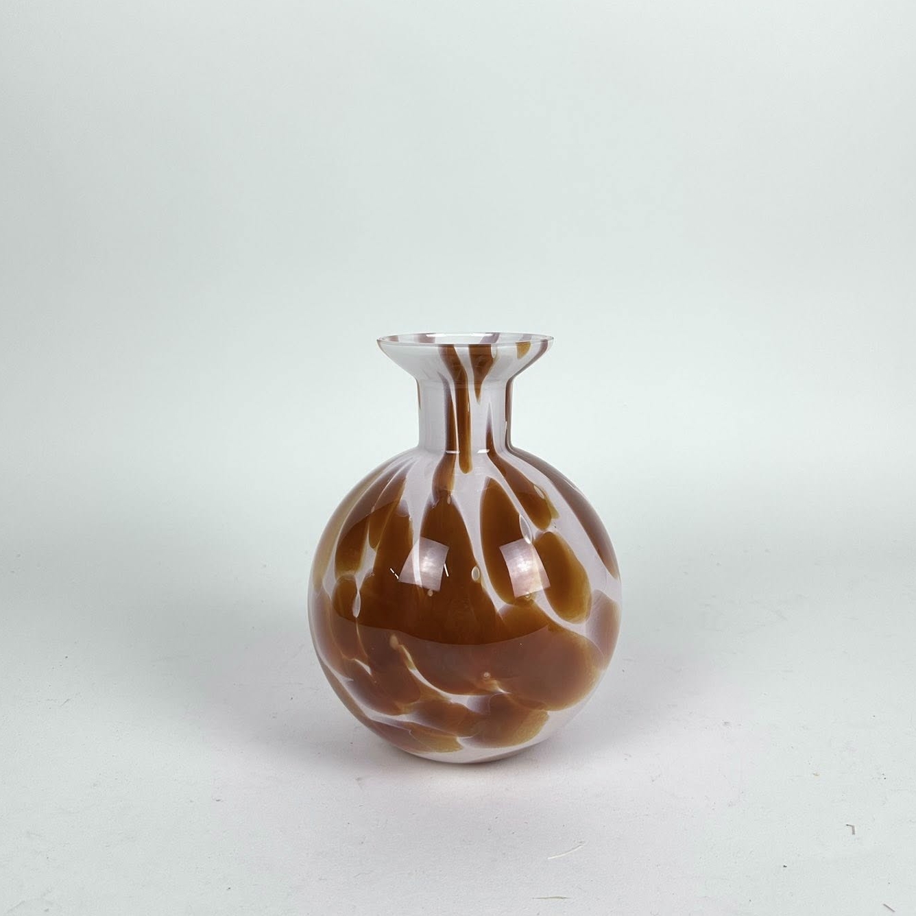 Ваза біло-коричневе плямисте скло VA-645