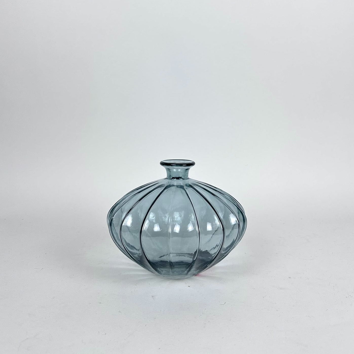 Ваза фігурна сіро-блакитне прозоре скло VA-647