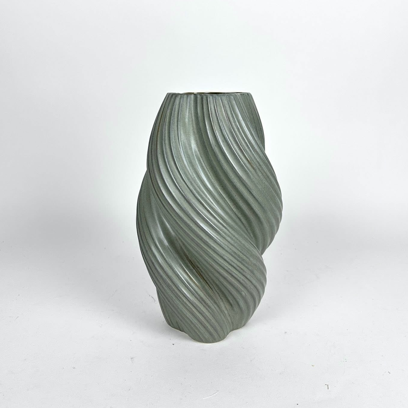 Ваза рельєфна сіра кераміка VA-648