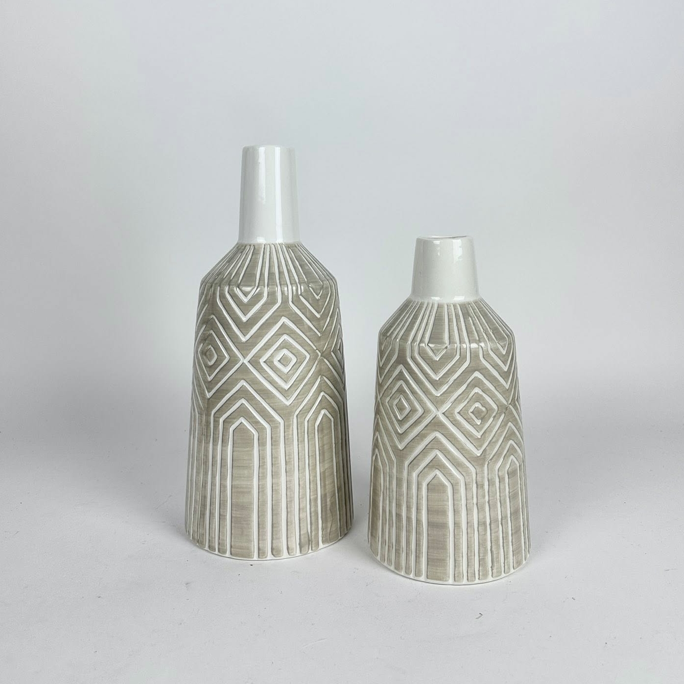 Ваза-пляшка бежево-біла фактура кераміка VA-650