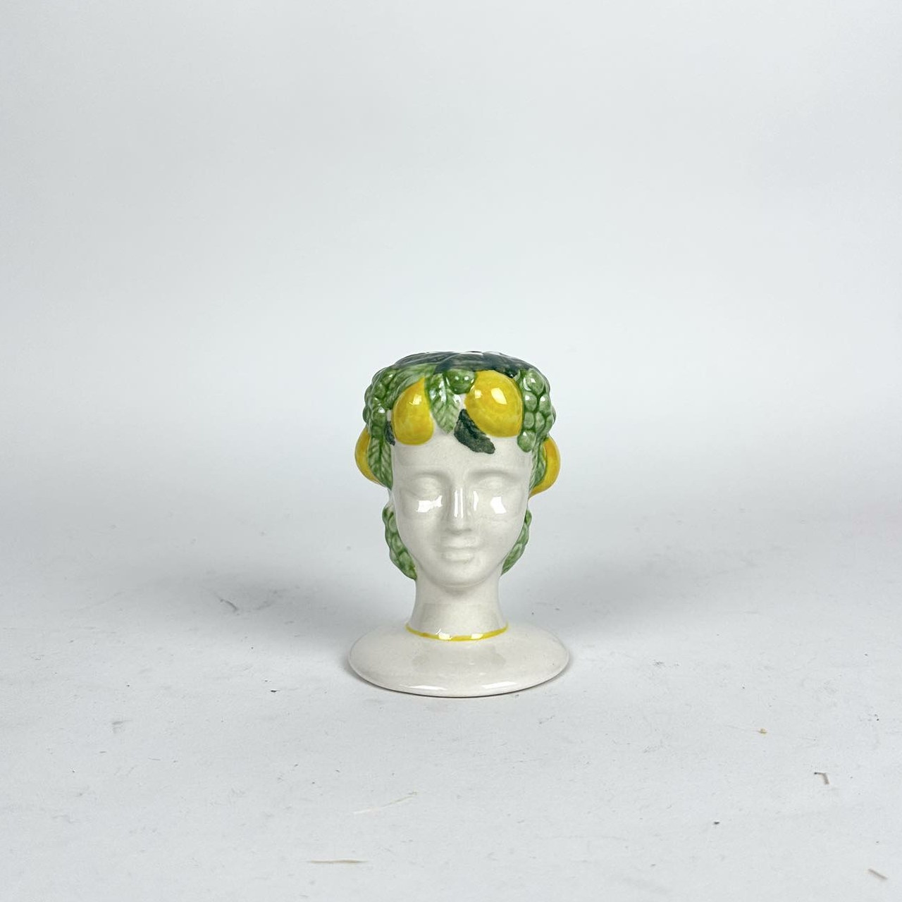 Свічник на 1 свічку Дівчина у вінку з лимонів та винограду кераміка CA-211