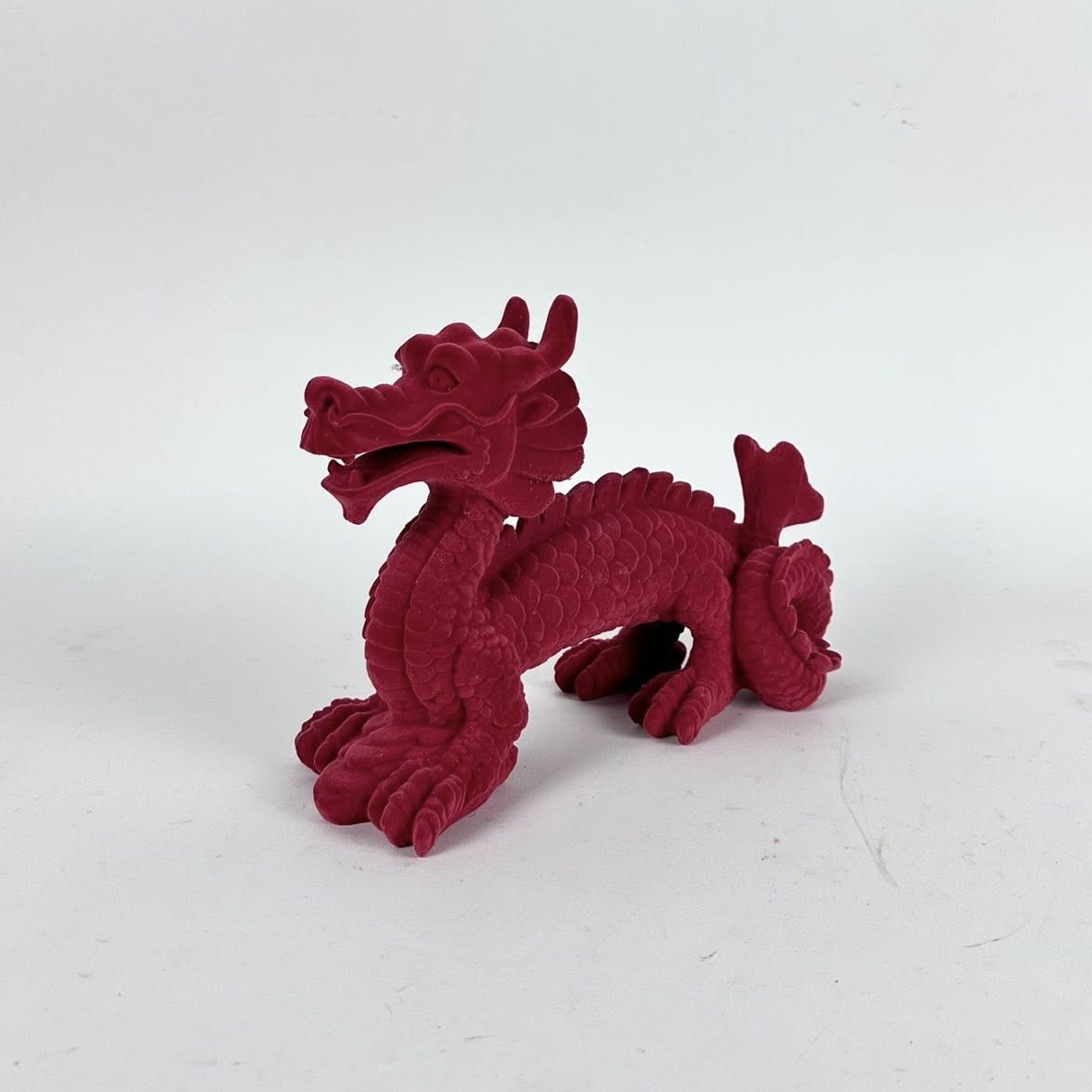 Декор Дракон китайський малиновий флок DE-706