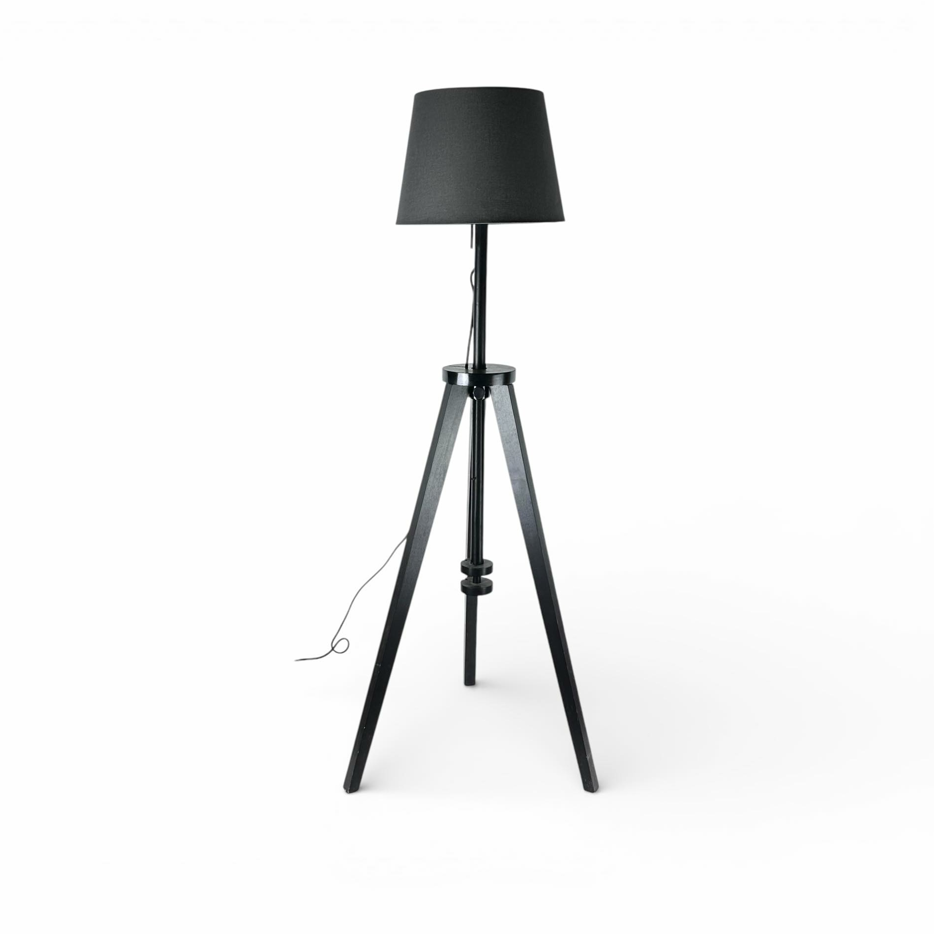 Торшер на тринозі чорнийLF-117