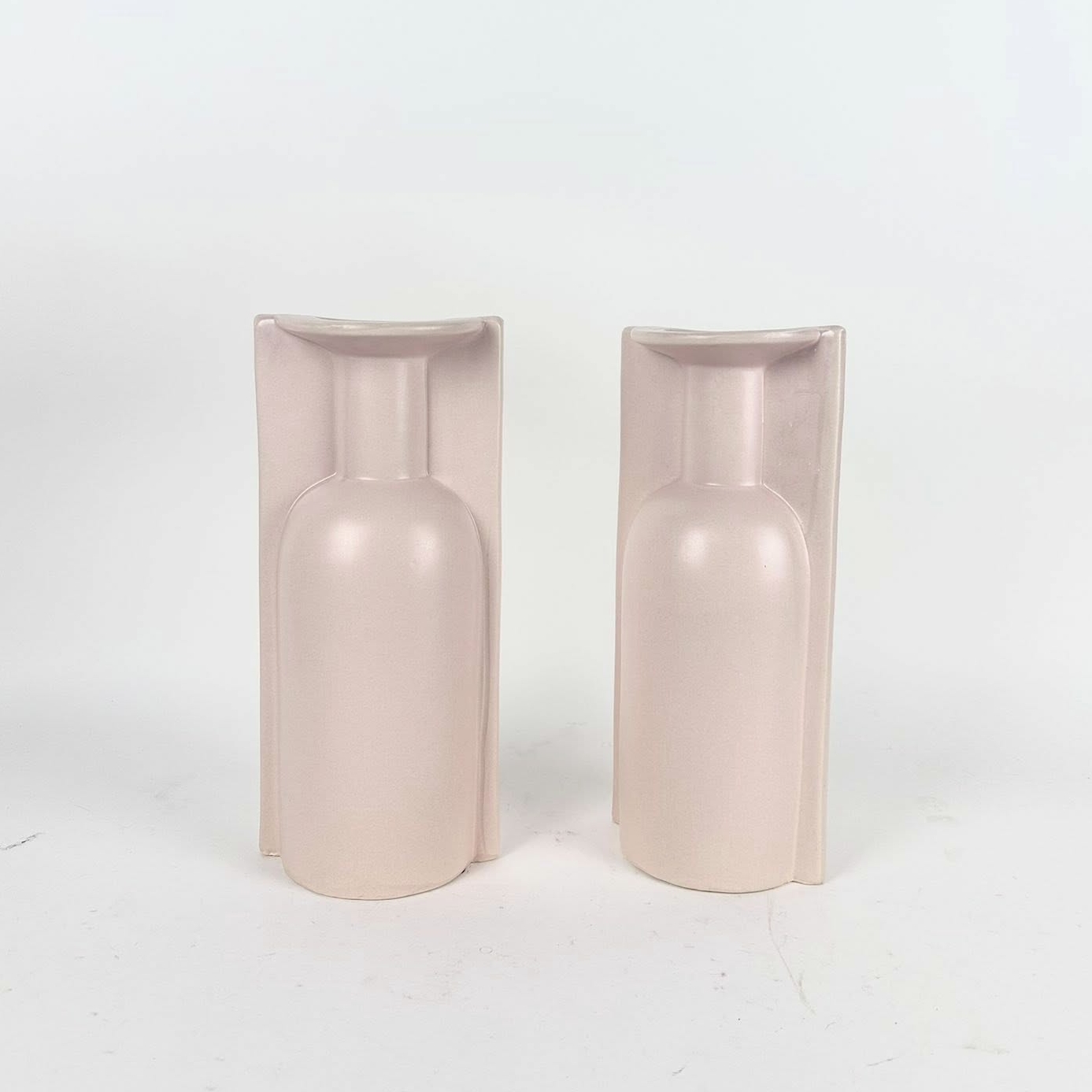 Ваза абстрактна блідо-рожева кераміка VA-659