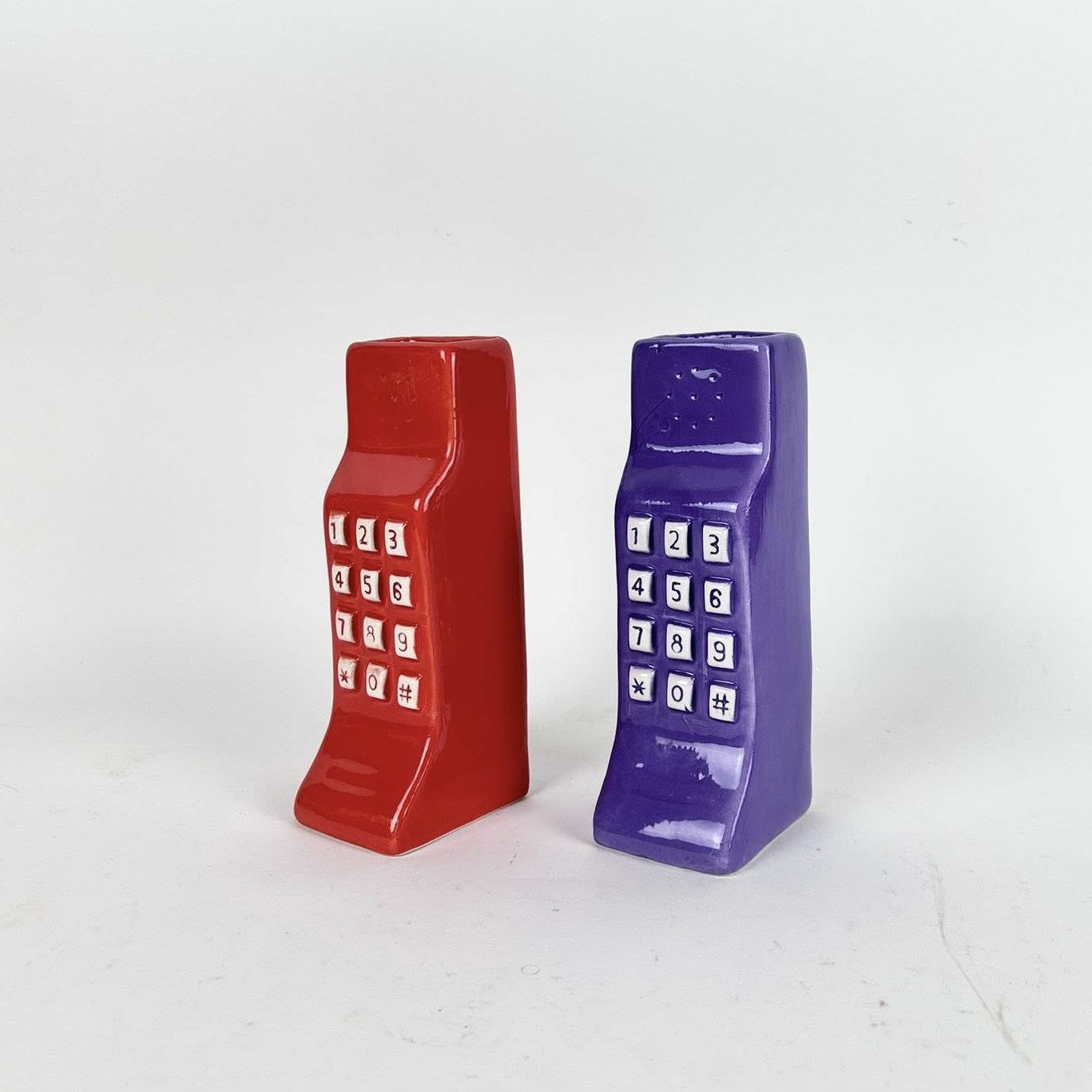 Ваза Телефон сотовий червоний/фіолетовий кераміка VA-660