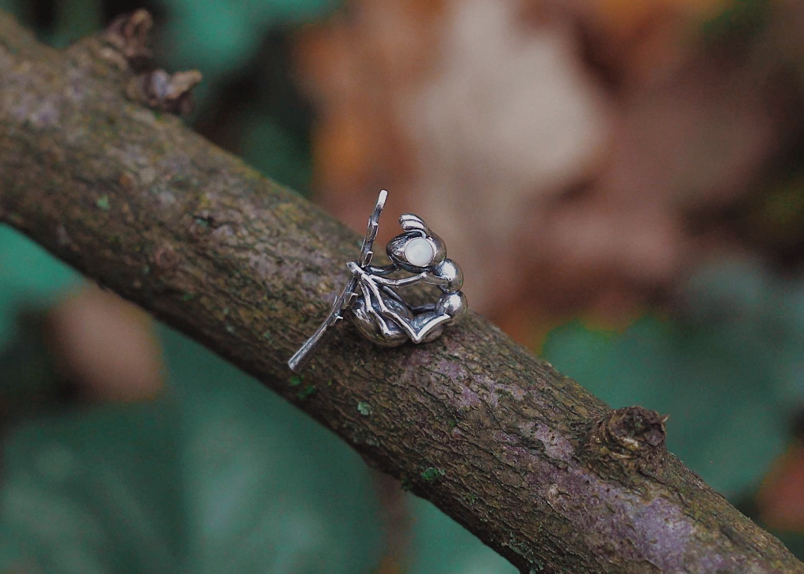 БУСИНЫ|BEADS > Муравей с глазами из перламутра | Ant with pearl eyes купить  в интернет-магазине