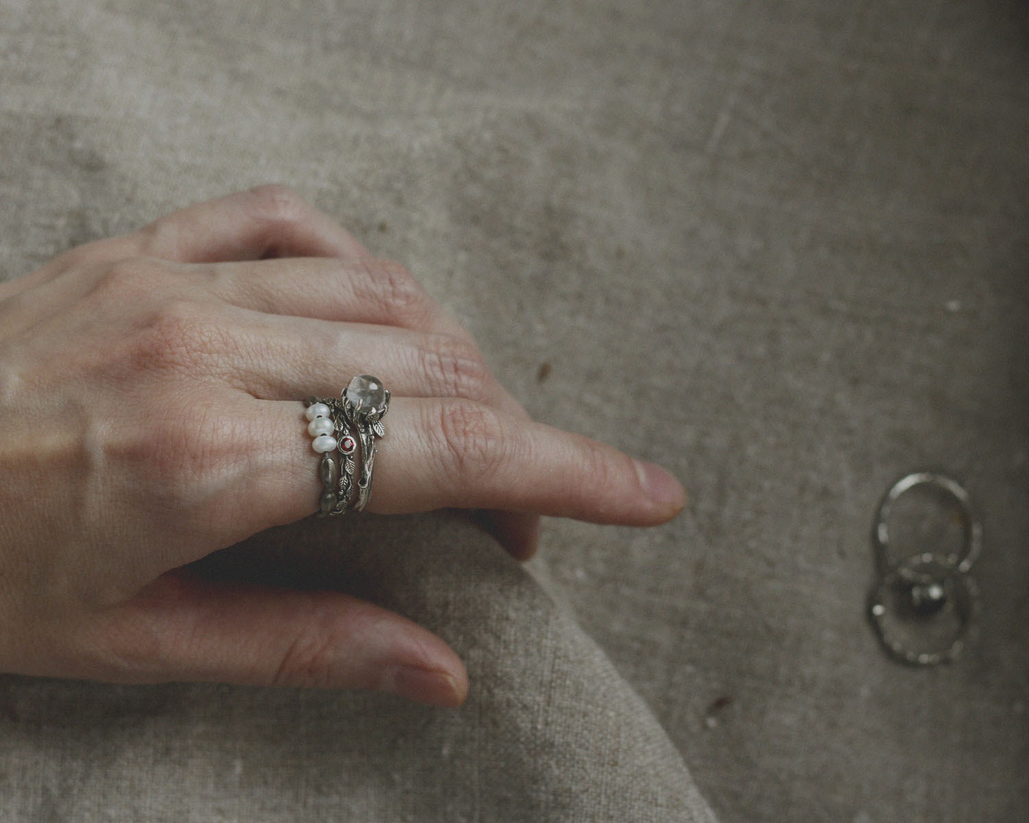 Три секрета - кольцо с гранатом | Three Secrets-Garnet Ring
