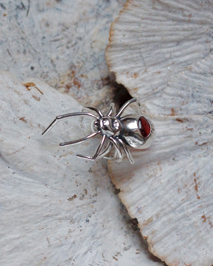 Магия > Граф Паук - Серебряный кафф с гранатом | Count Spider - Silver Cuff  with Garnet купить в интернет-магазине