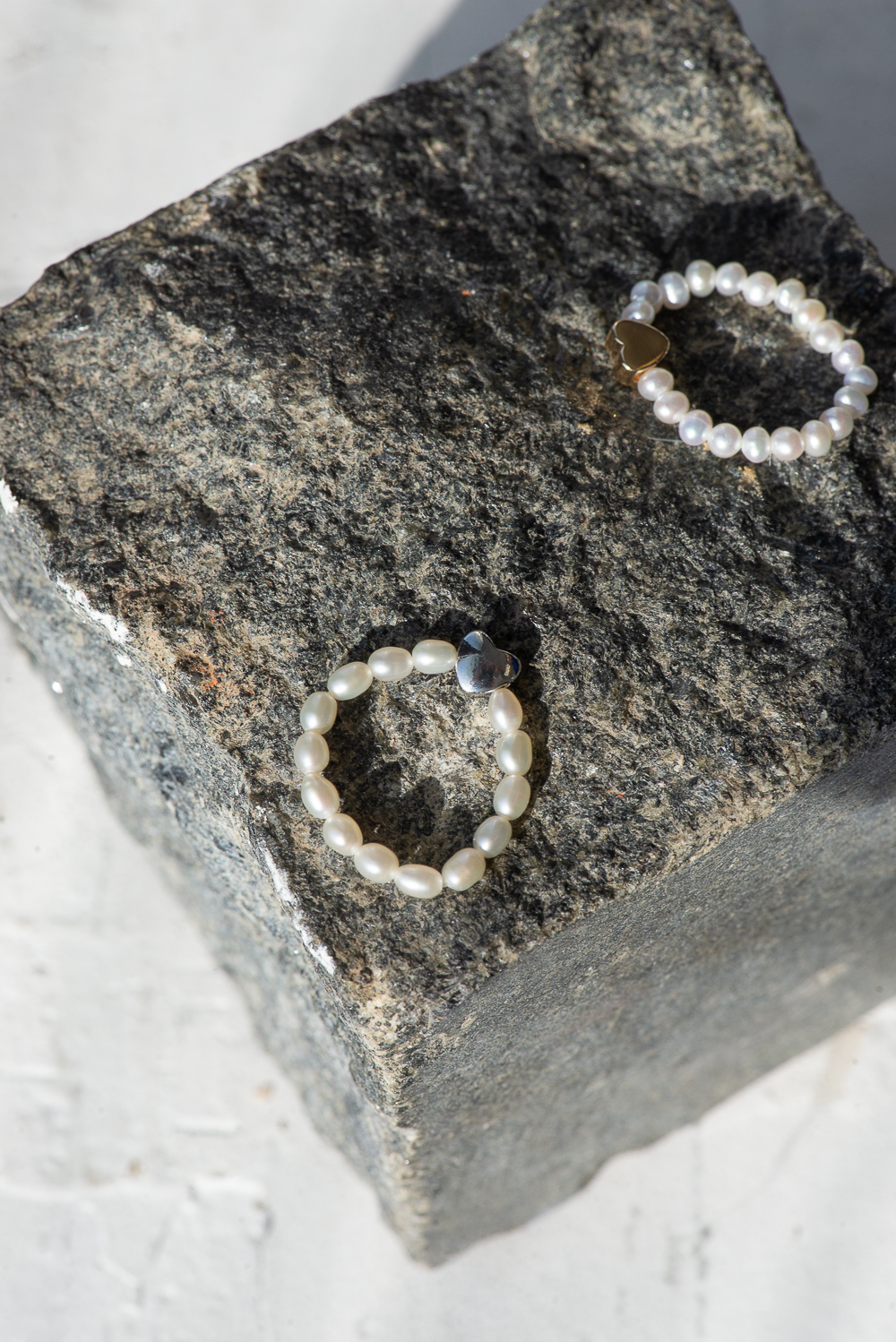 MODERN PEARLS Кольцо из речного жемчуга с сердечками-бусинами
