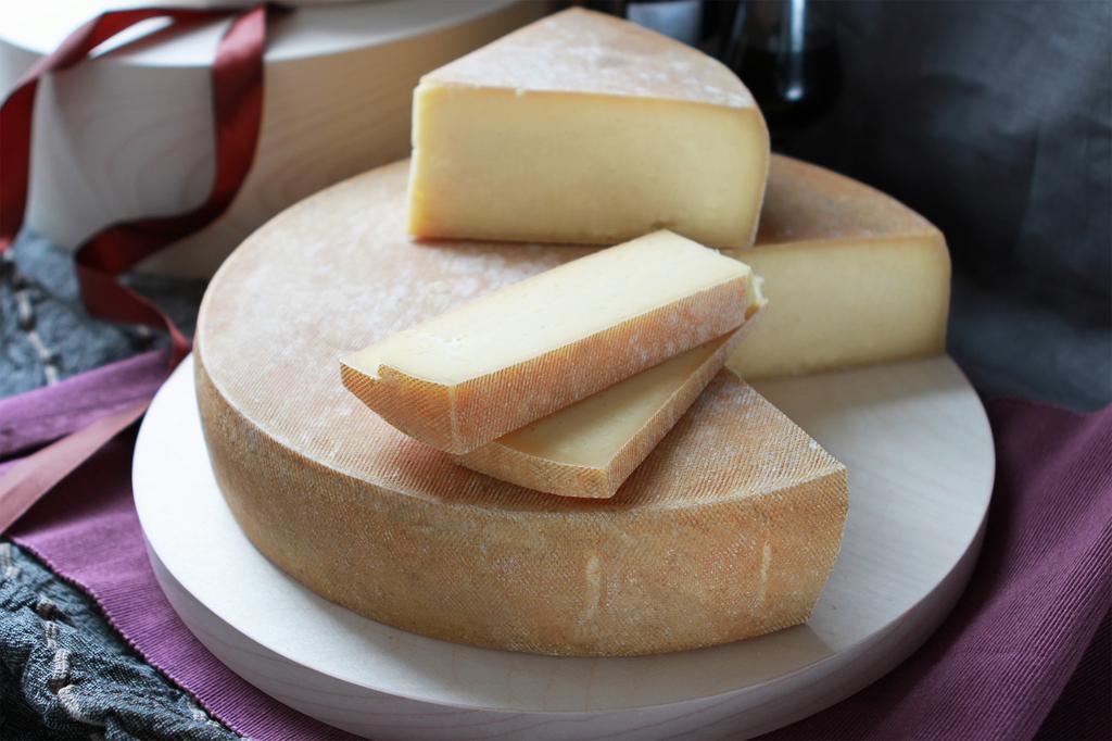 Сыры с выдержкой купить в Москве