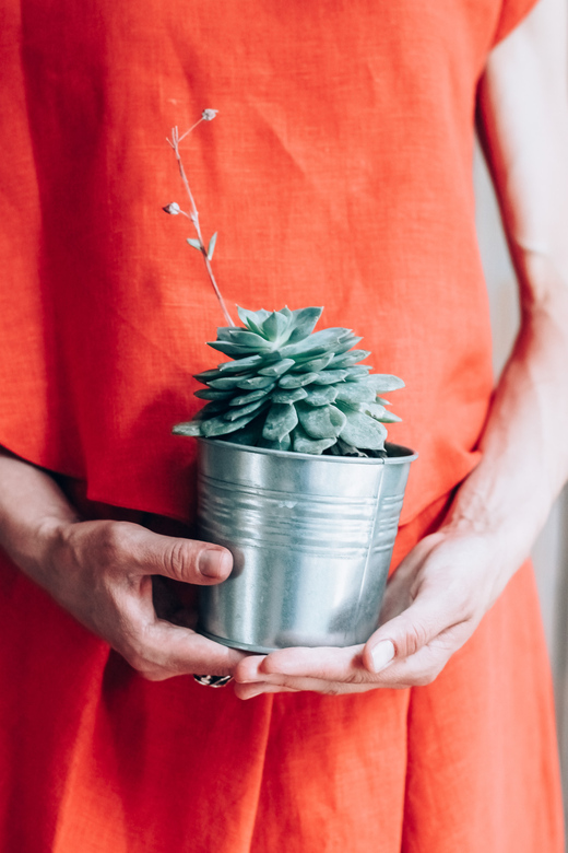 льняной топ с открытой спиной  в алом цвете