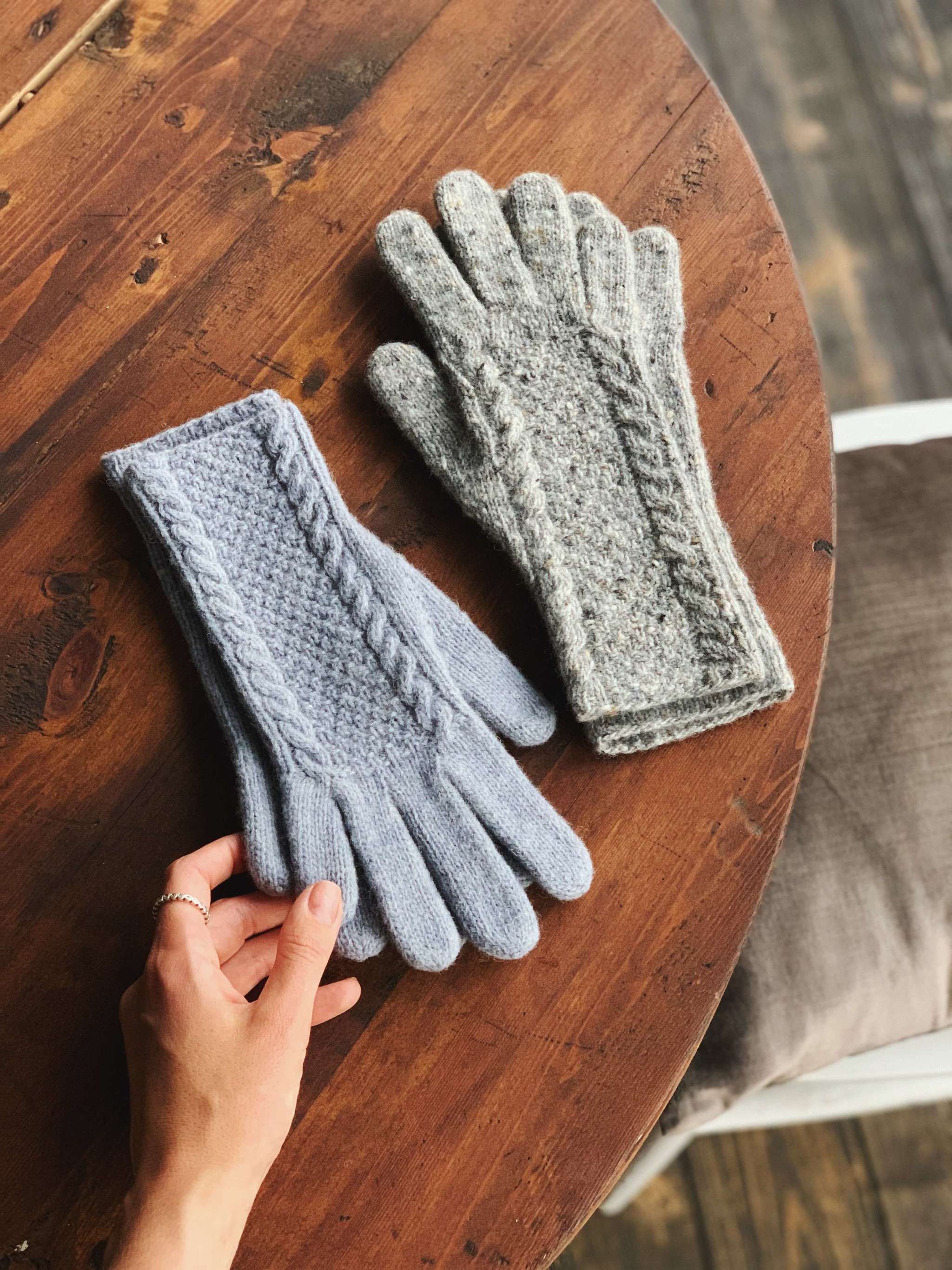 Идеи по вязанию мужских перчаток спицами