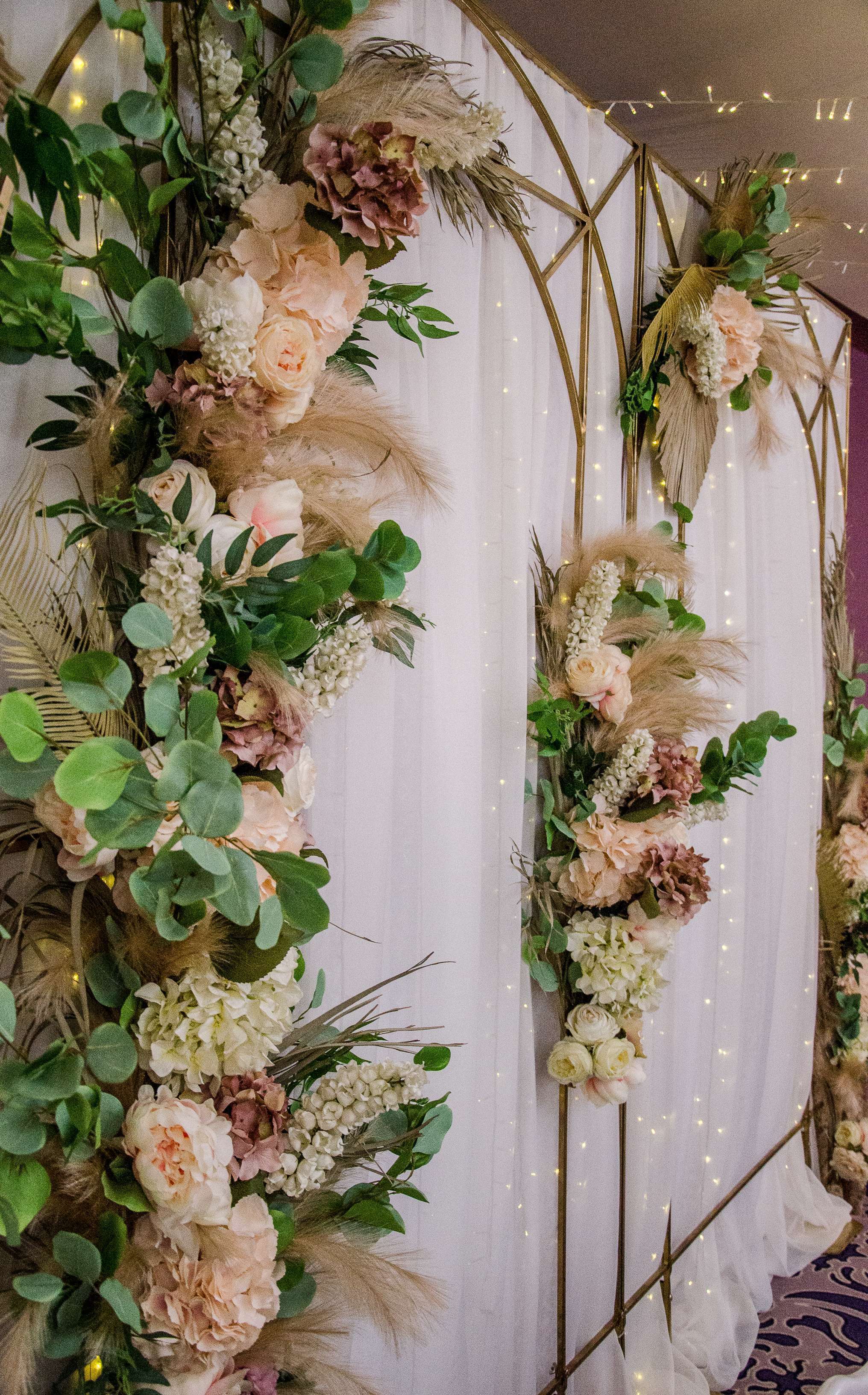 Живые или искусственные цветы на свадьбе: что выбрать?
