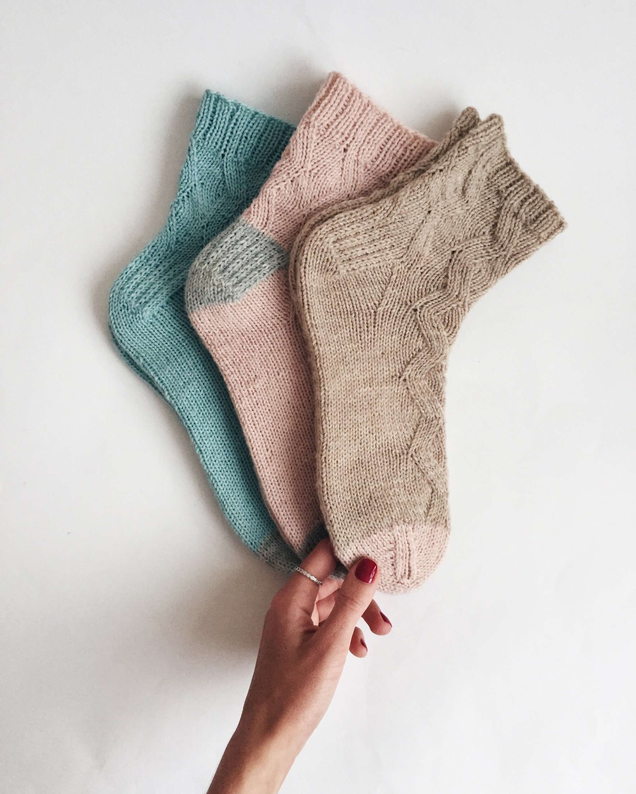 Самый простой и быстрый способ вязания носков спицами — Блог LaVita Yarn